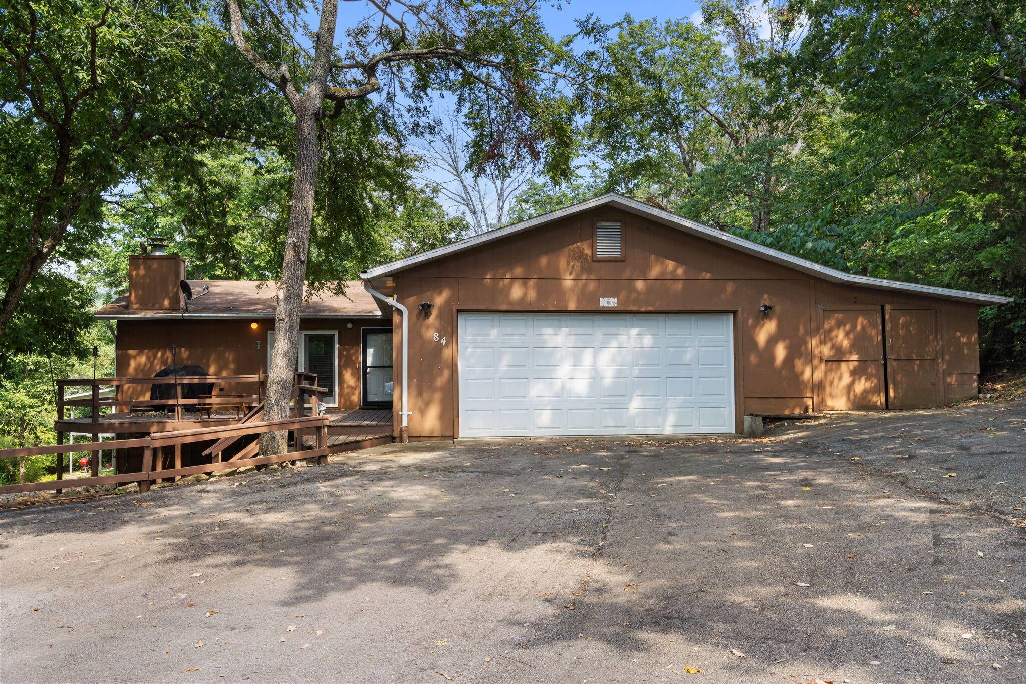 84 Starbright LN, Reeds Spring, MO 65737