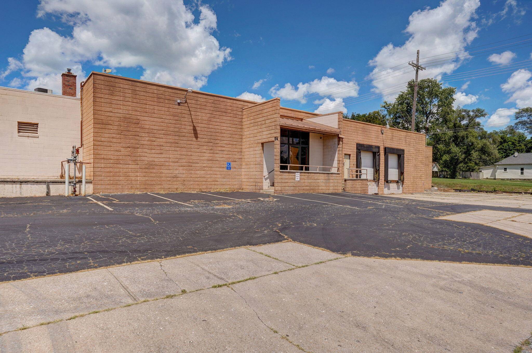 1301 W Webster ST, Springfield, MO 65802