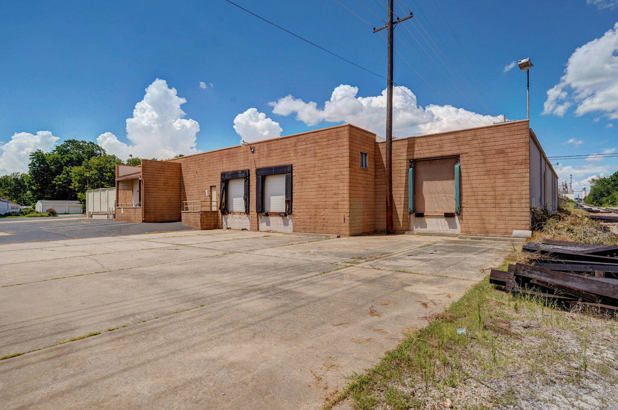 1301 W Webster ST, Springfield, MO 65802
