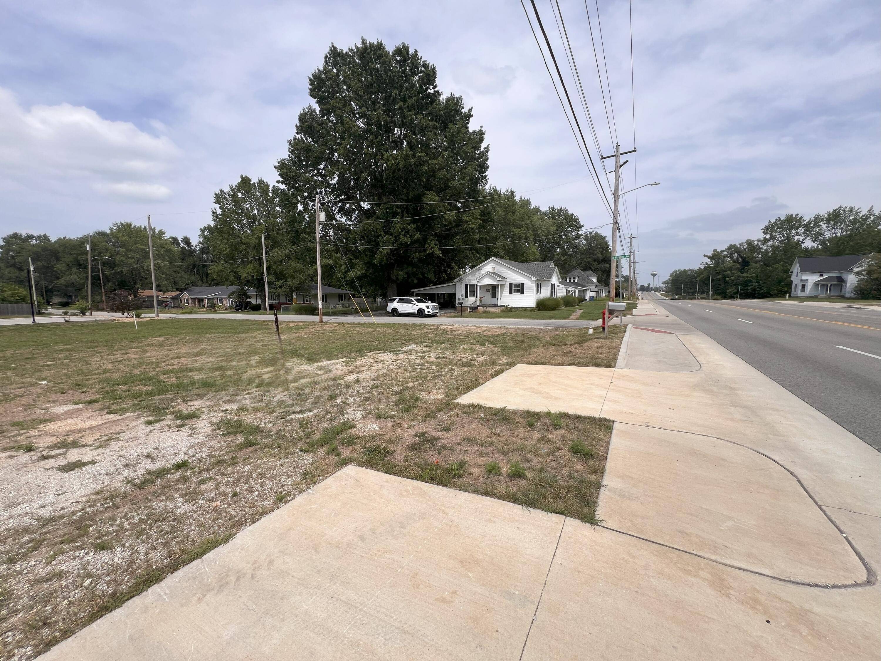 209&211 E Mount Vernon ST, Nixa, MO 65714