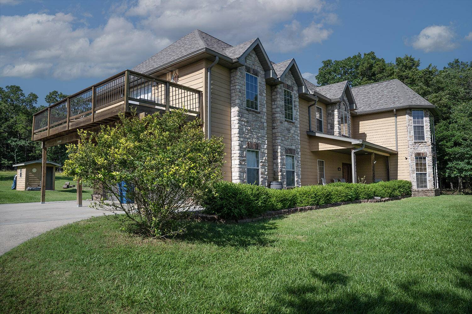 1318 Oakwood DR, Hollister, MO 65672