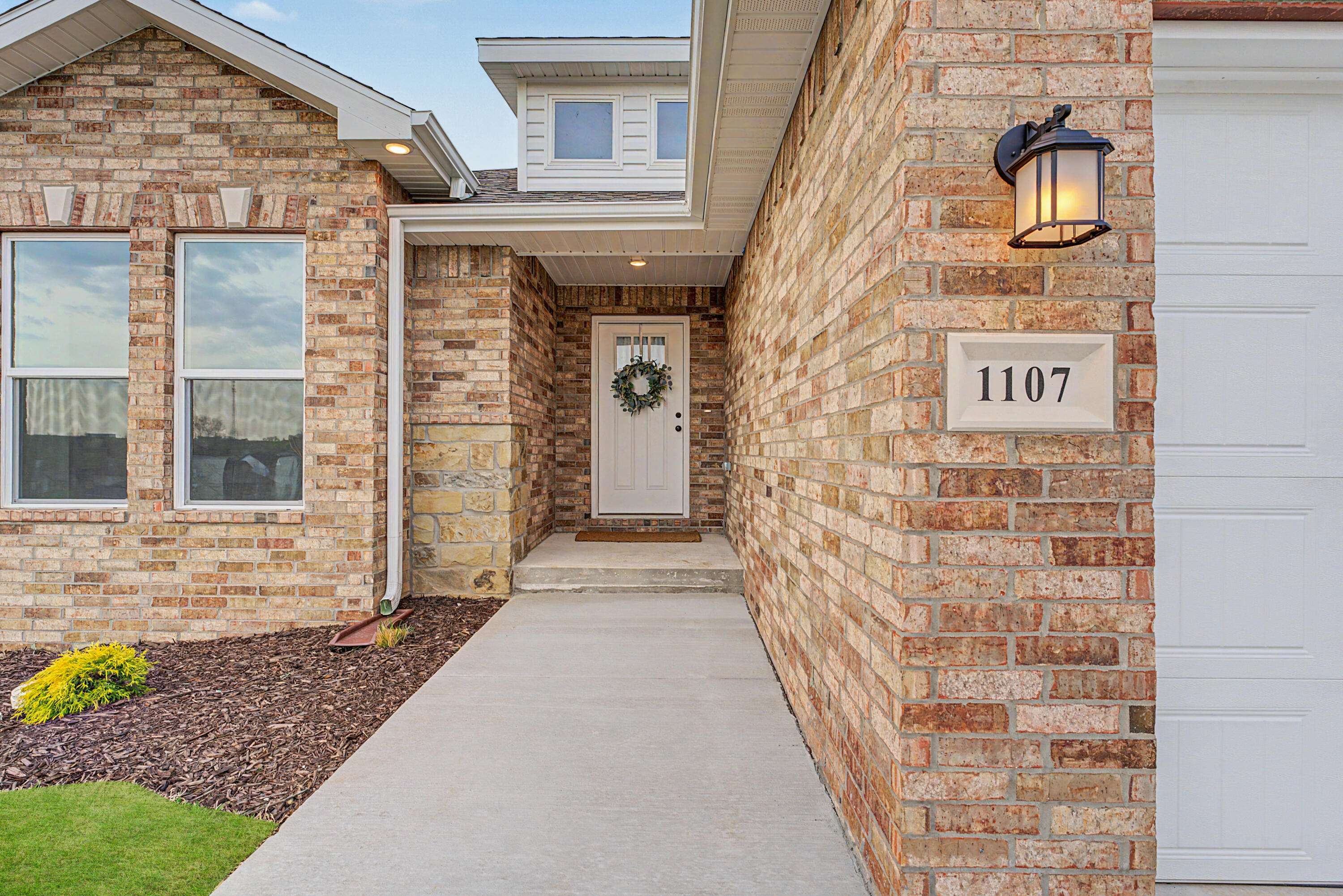 1107 W Jay ST, Ozark, MO 65721