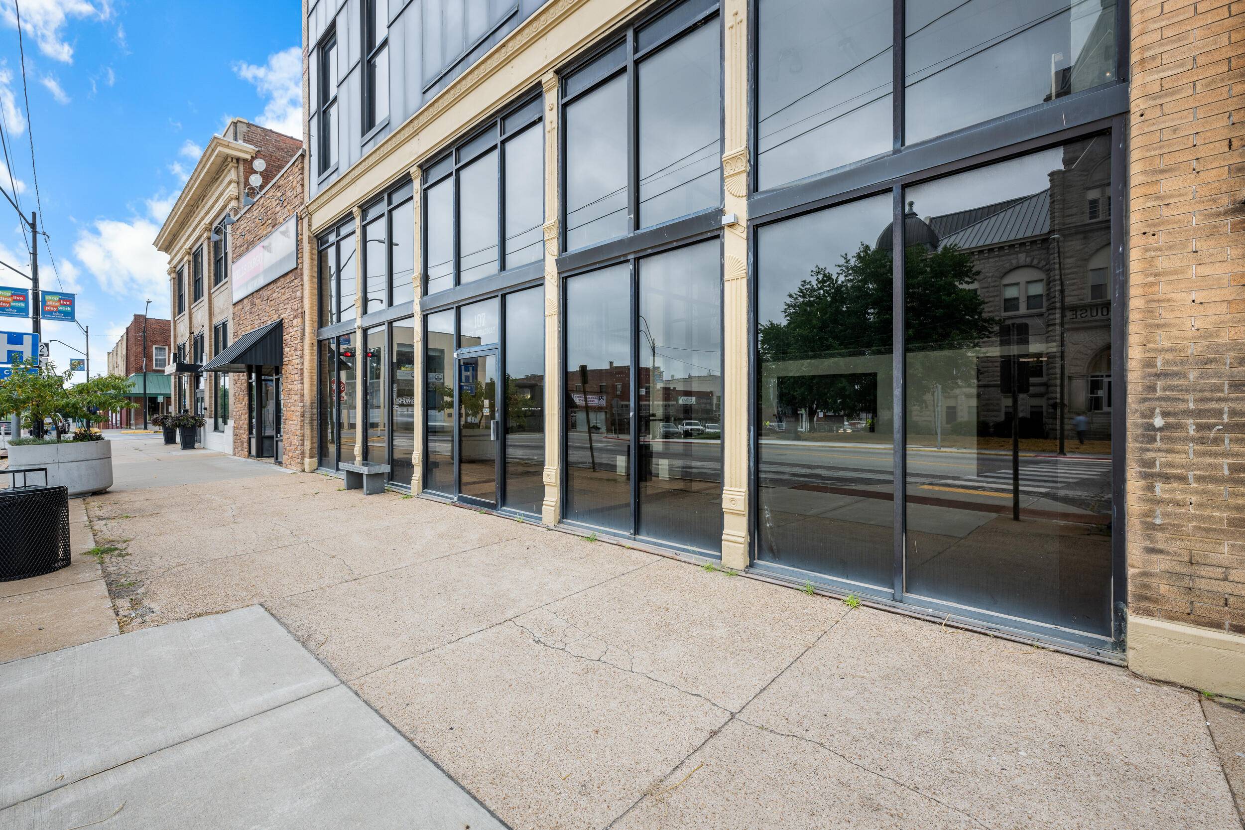 107 E Broadway ST, Bolivar, MO 65613