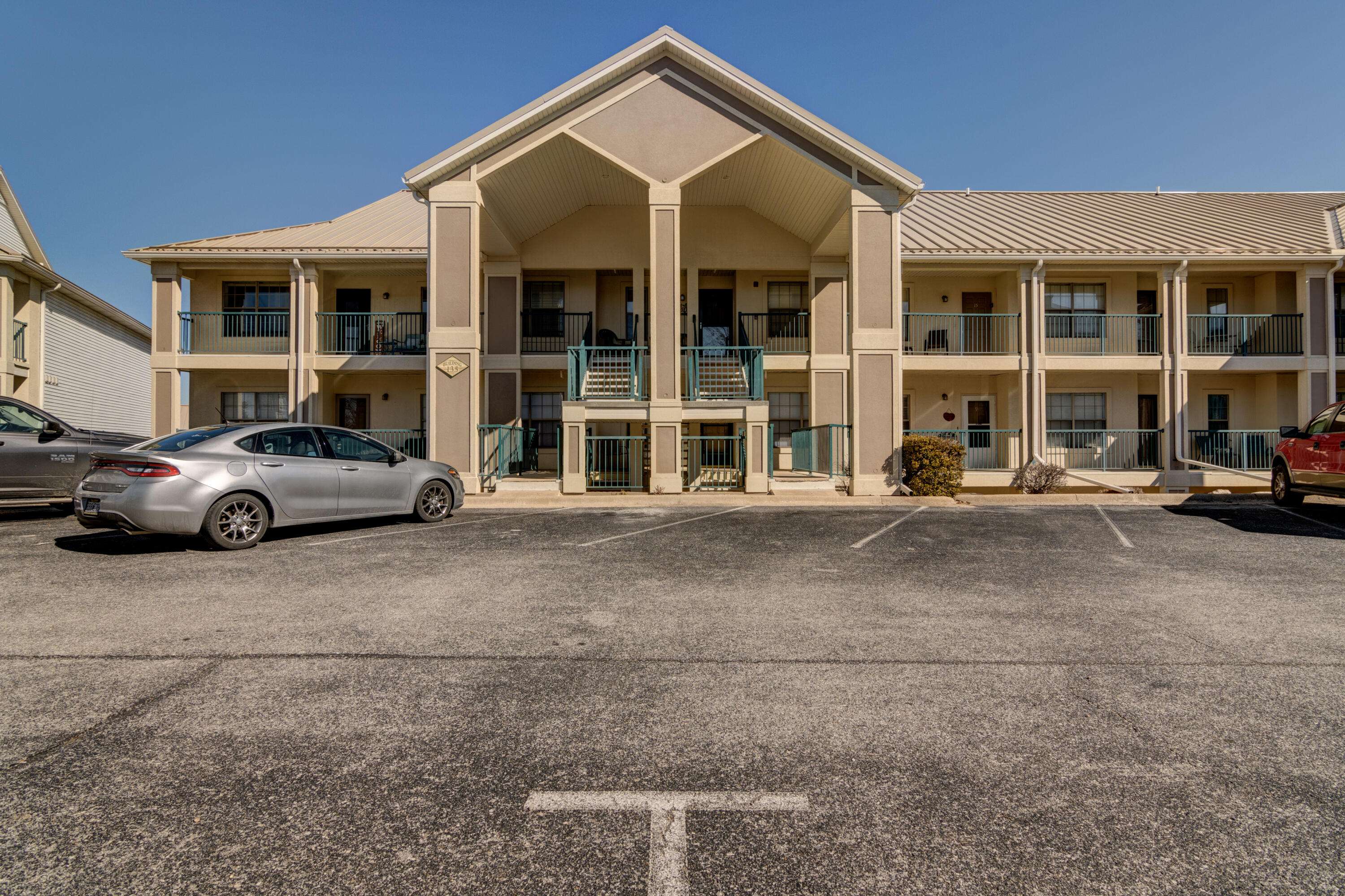 135 Upper Emerald Bay CIR #G-13, Hollister, MO 65672