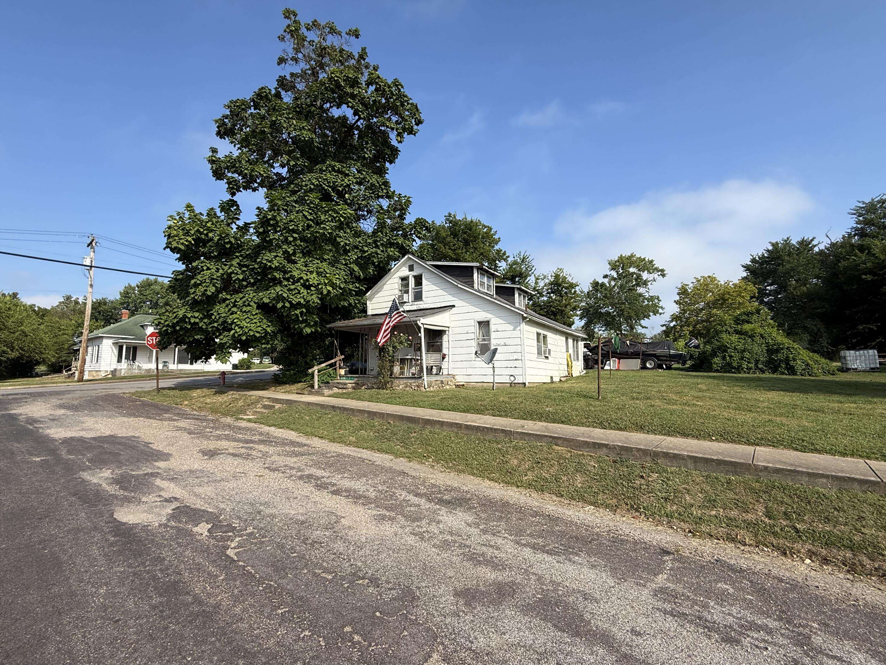 230 W 2nd ST, Mountain View, MO 65548
