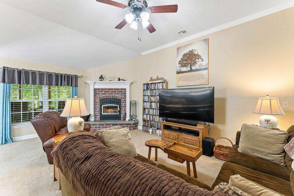 7221 E State Highway 90, Pineville, MO 64856