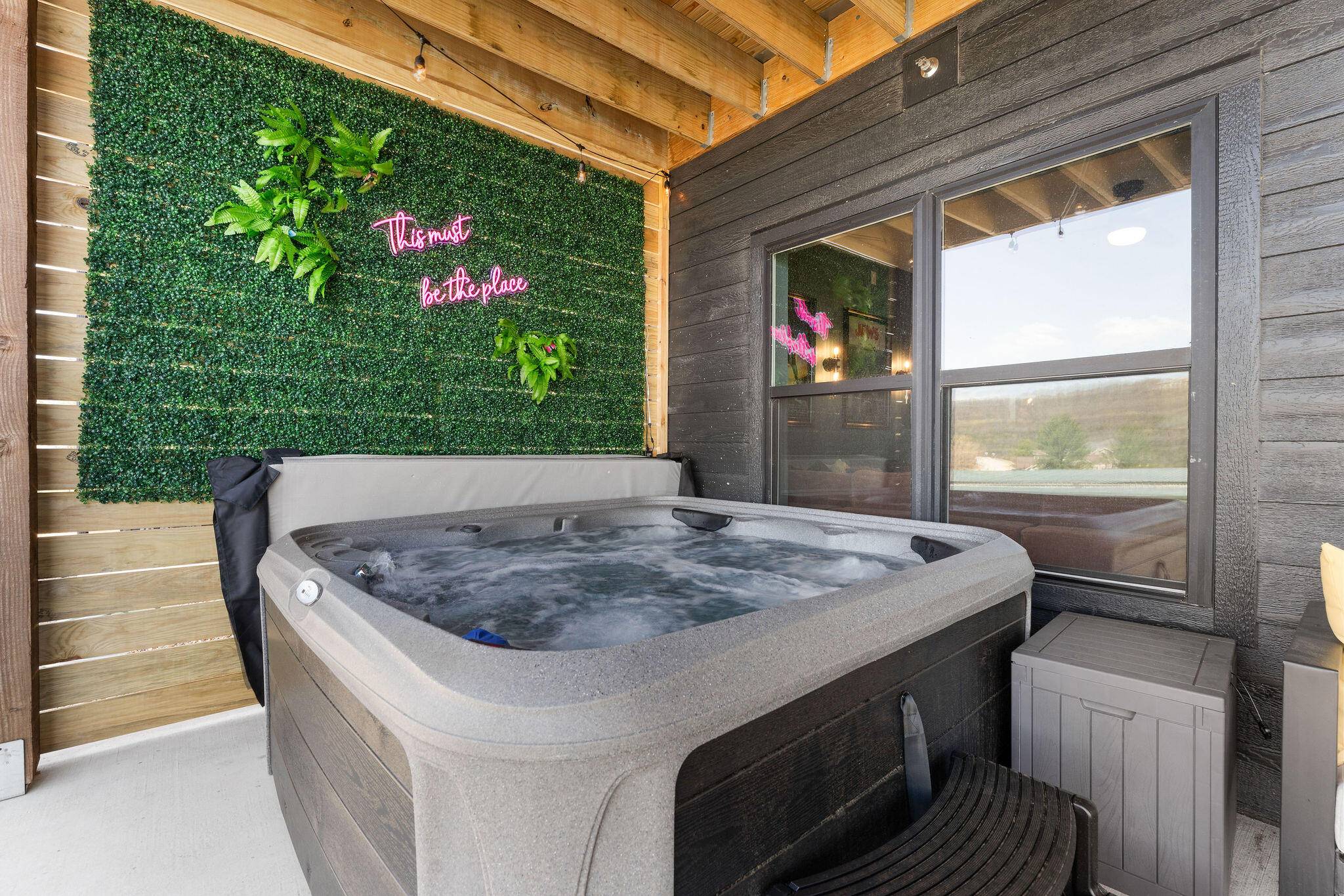 210 Poolside Pass RD, Hollister, MO 65672