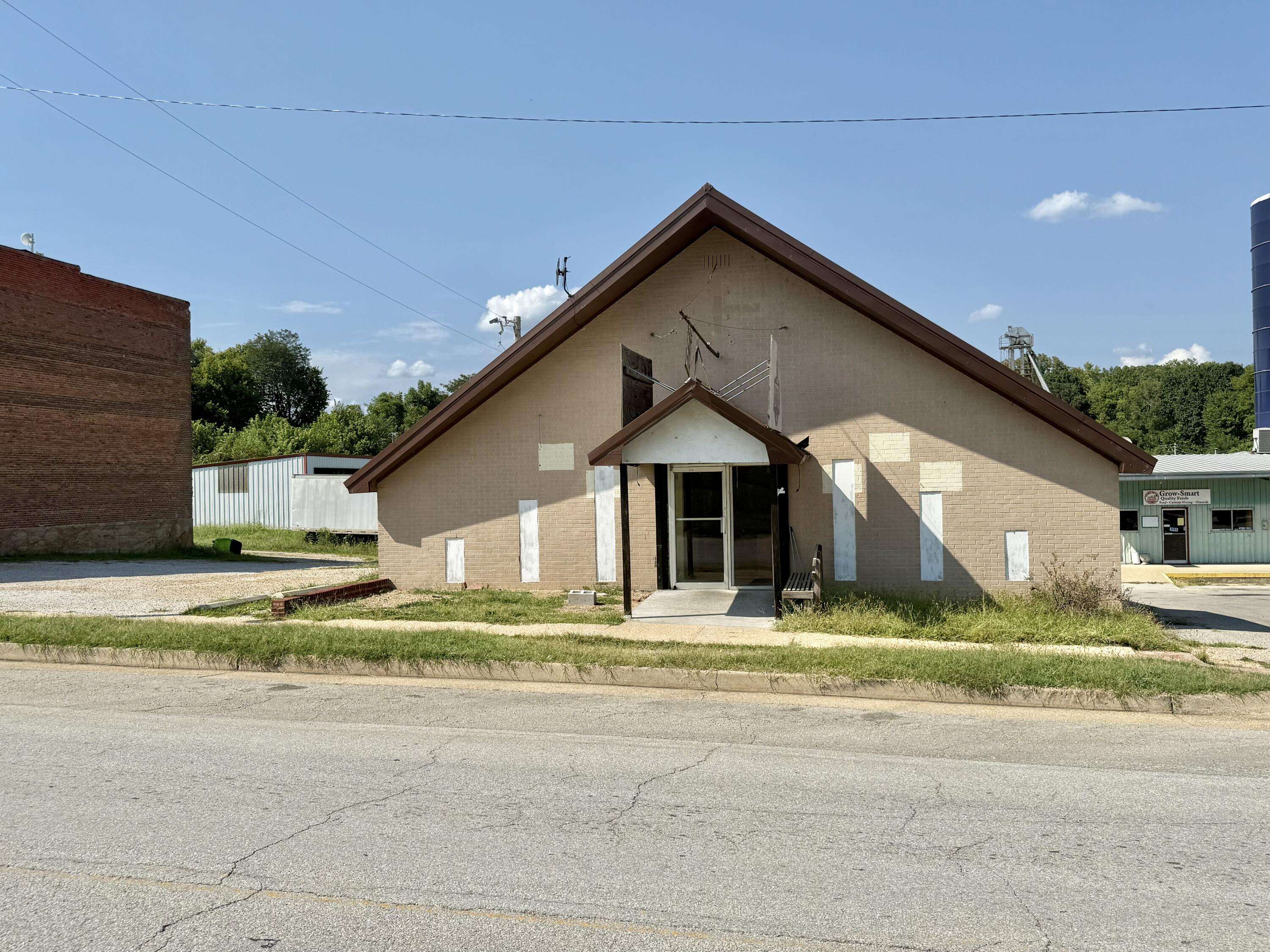 127 E Rolla ST, Hartville, MO 65667