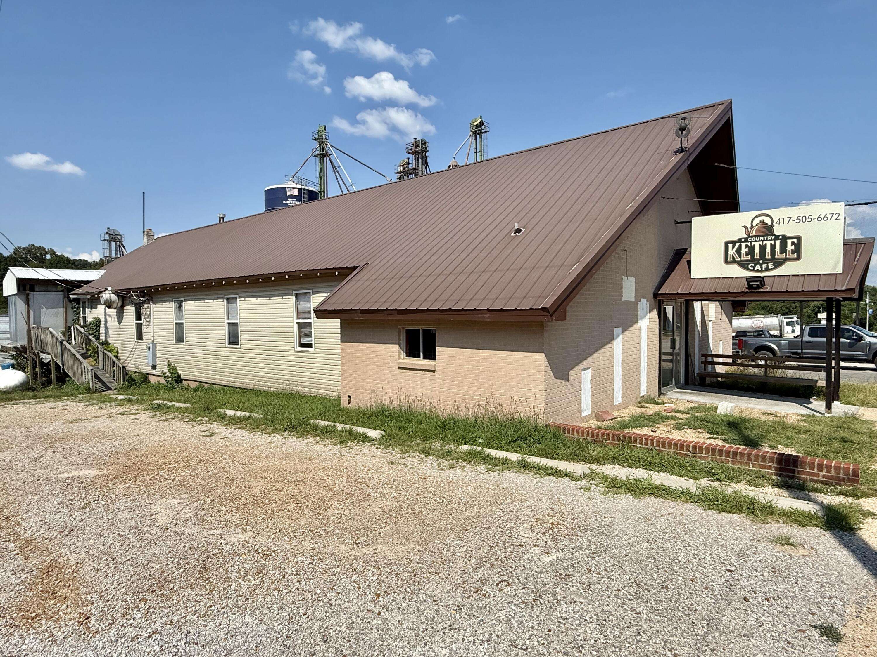 127 E Rolla ST, Hartville, MO 65667