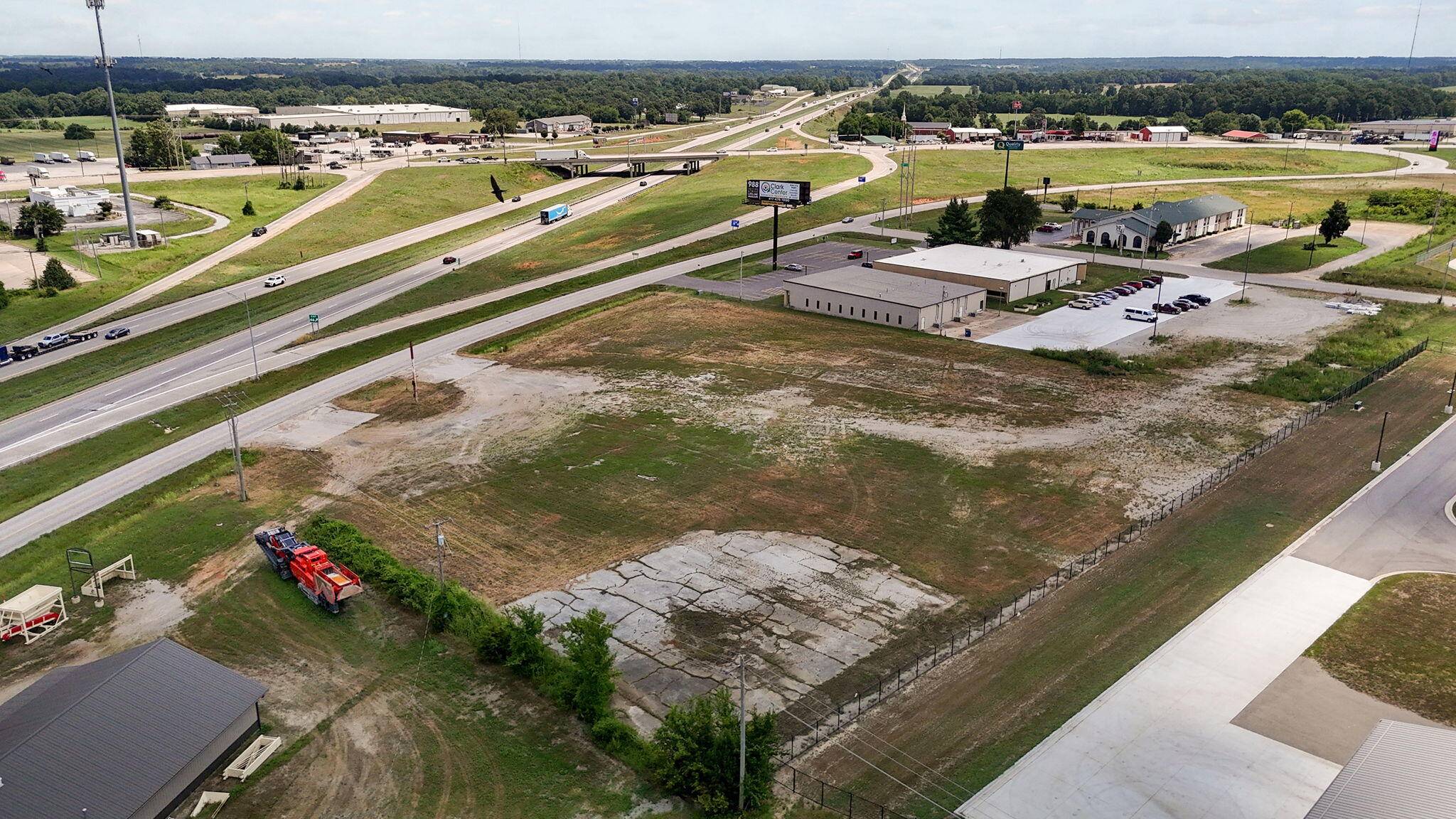 000 Daniel DR, Mt Vernon, MO 65712
