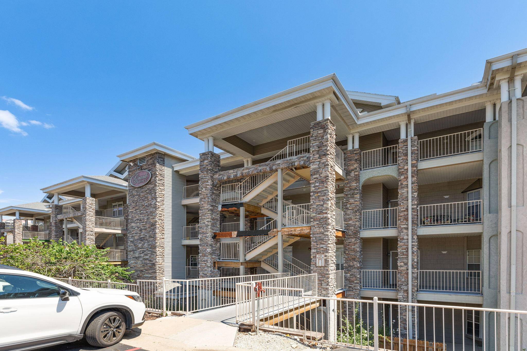200 Glory RD #D2, Branson, MO 65616