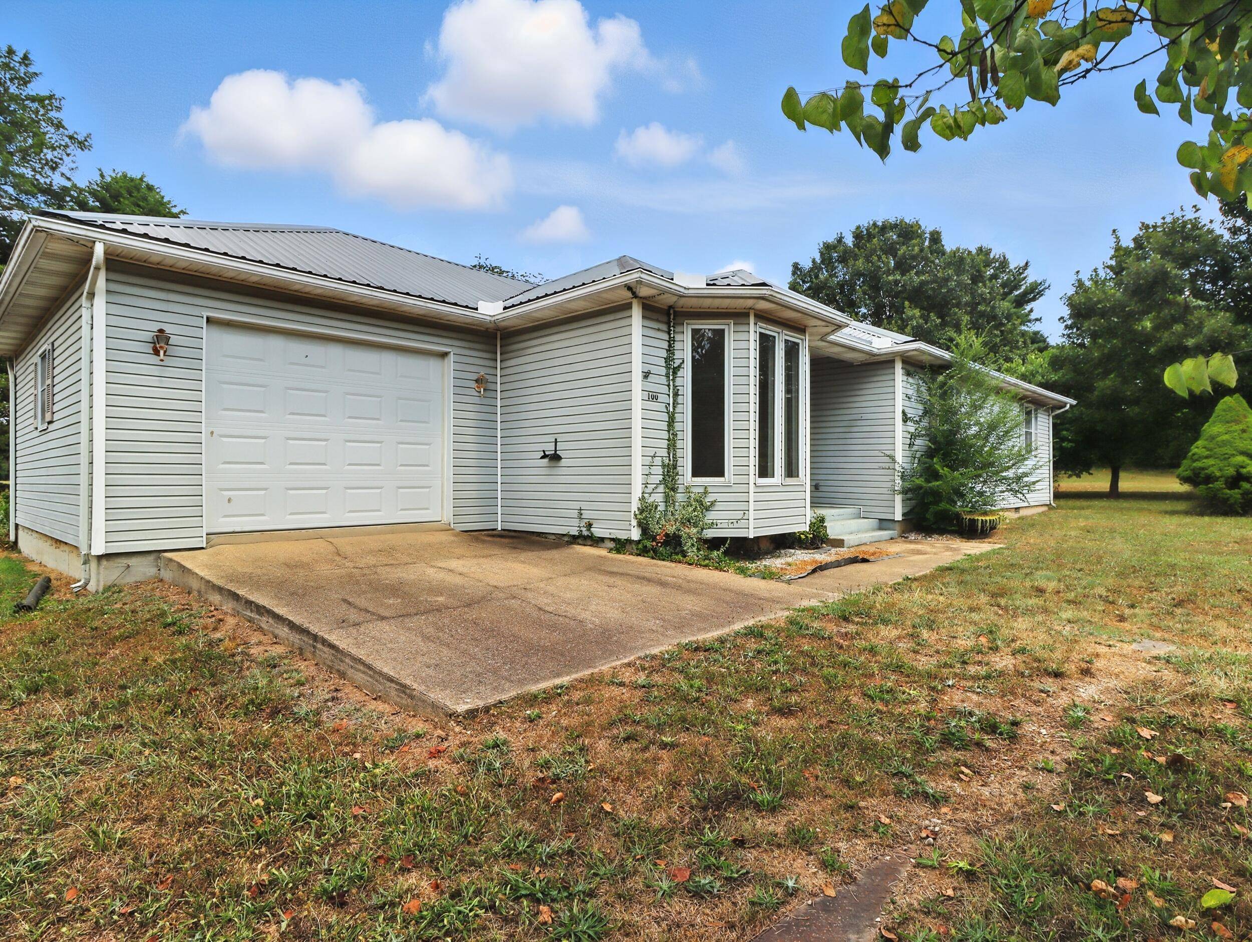 100 Pennycuick DR, Mountain View, MO 65548