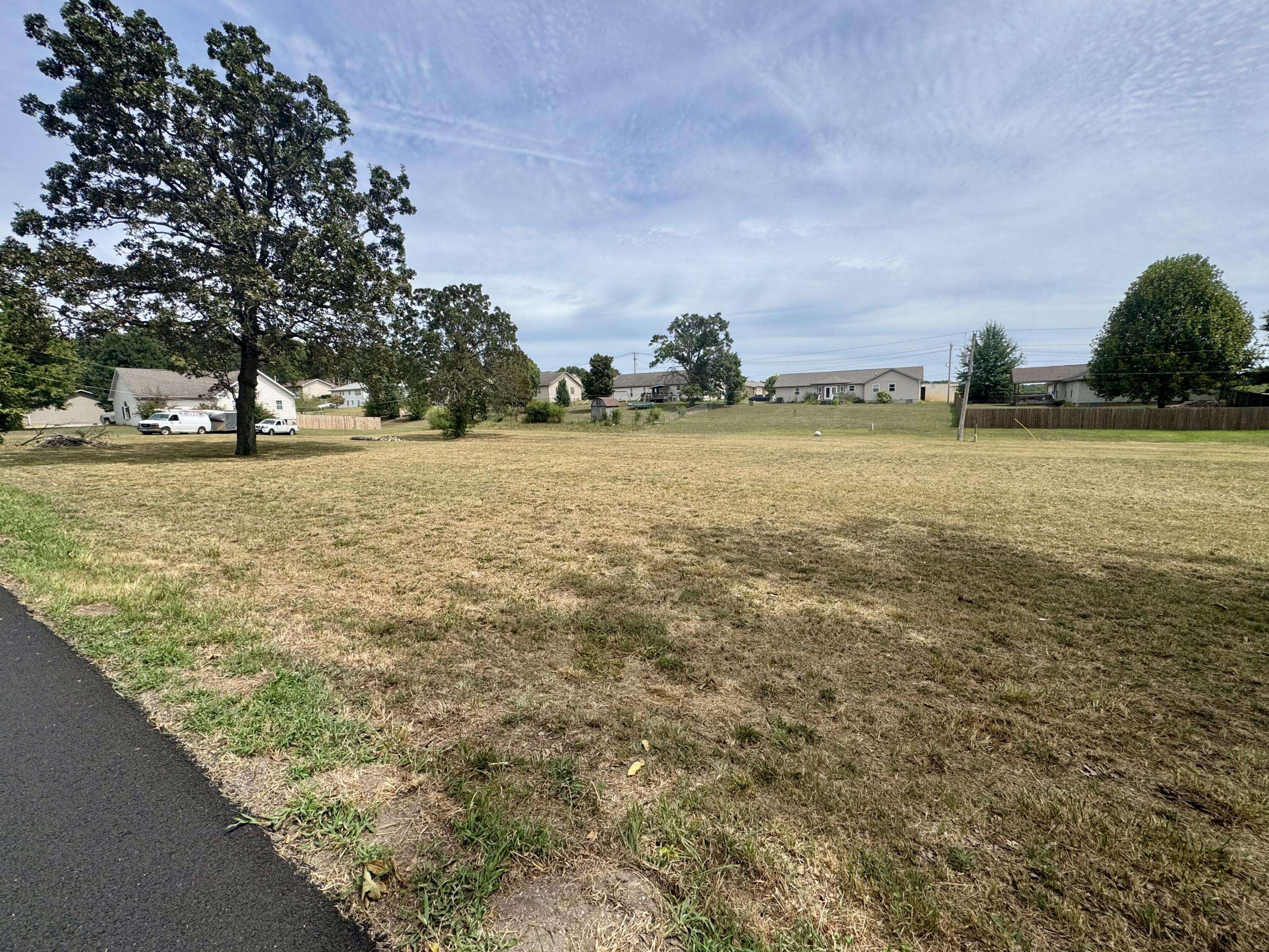 000 Lee Anna DR, West Plains, MO 65775