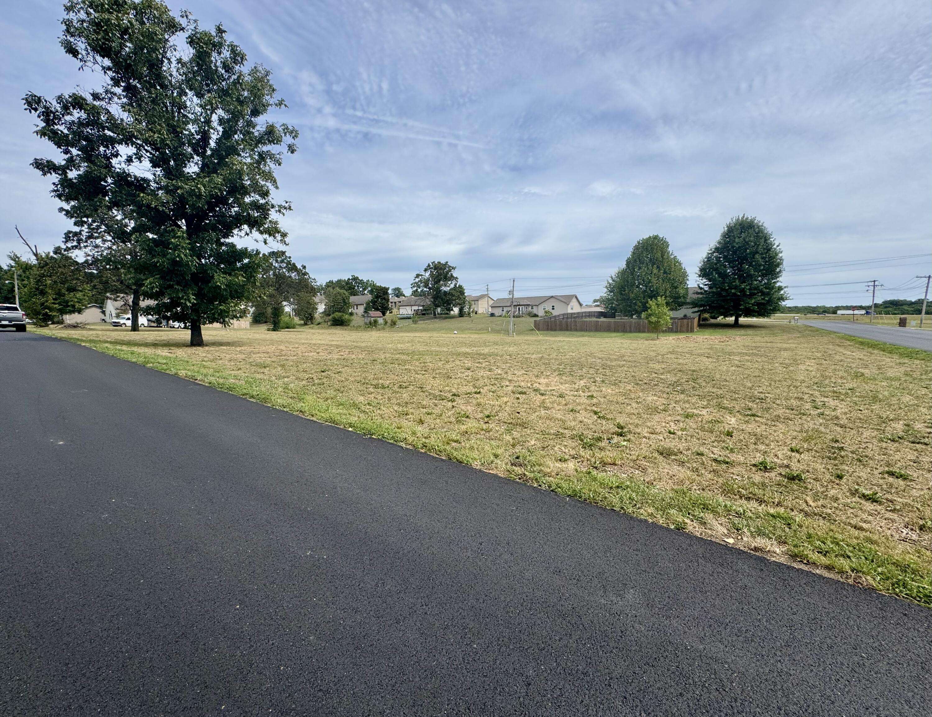 000 Lee Anna DR, West Plains, MO 65775