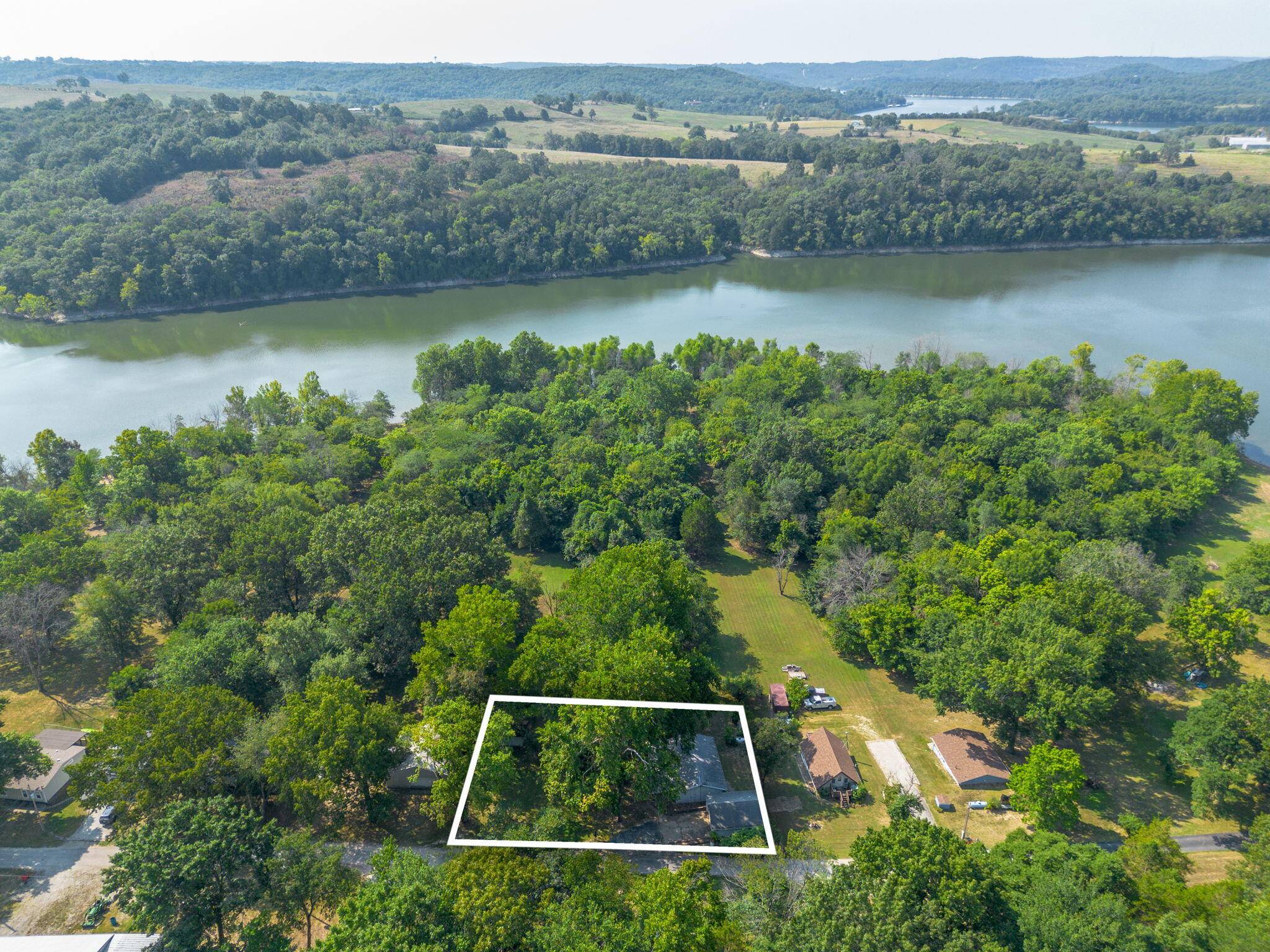 2353 Eaglecrest RD, Cape Fair, MO 65624