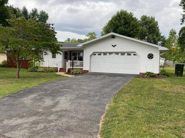 906 W Pearl ST, Aurora, MO 65605