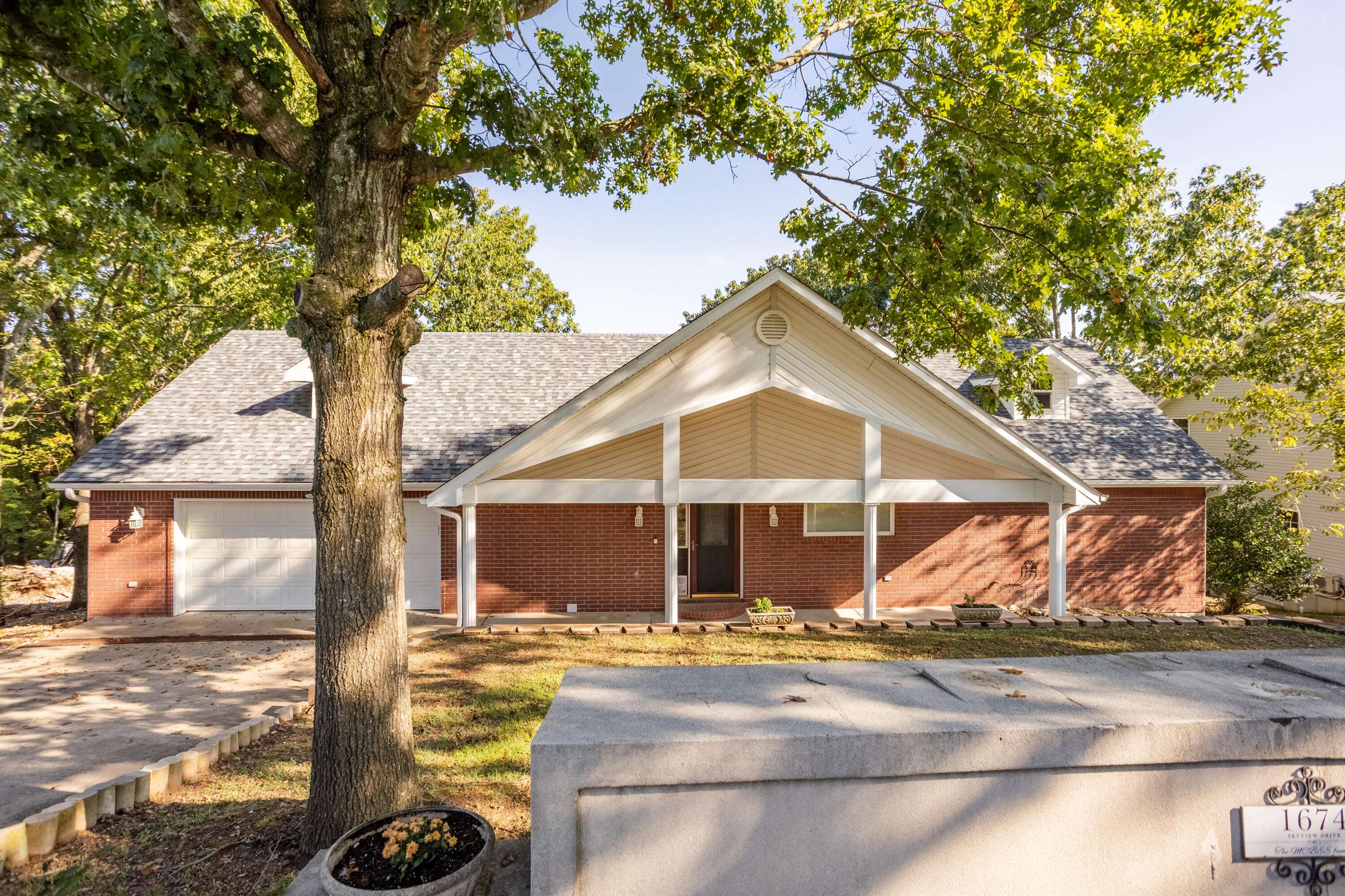 1674 Skyview DR, Branson, MO 65616