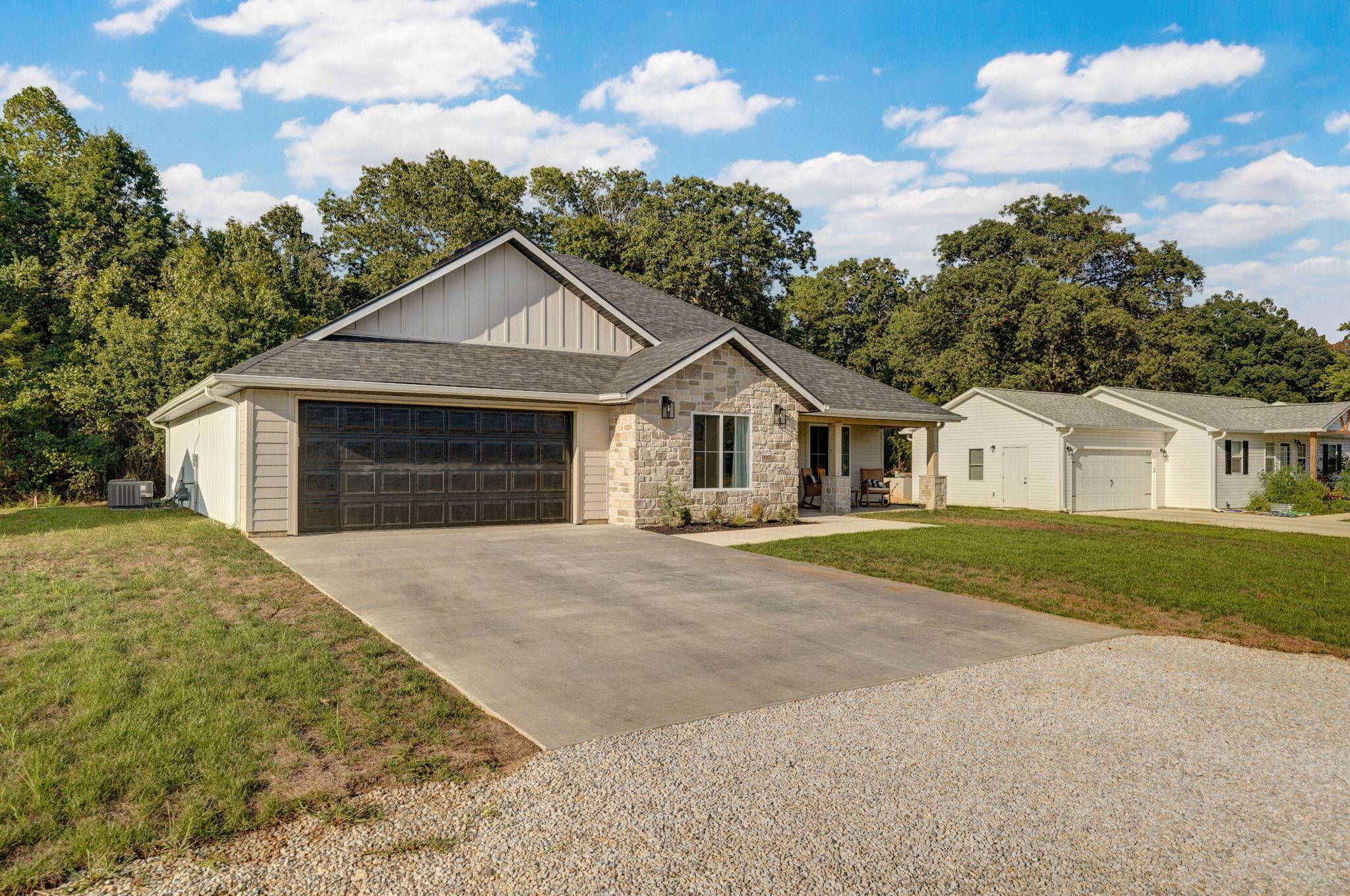 2405 Deatherage AVE, West Plains, MO 65775