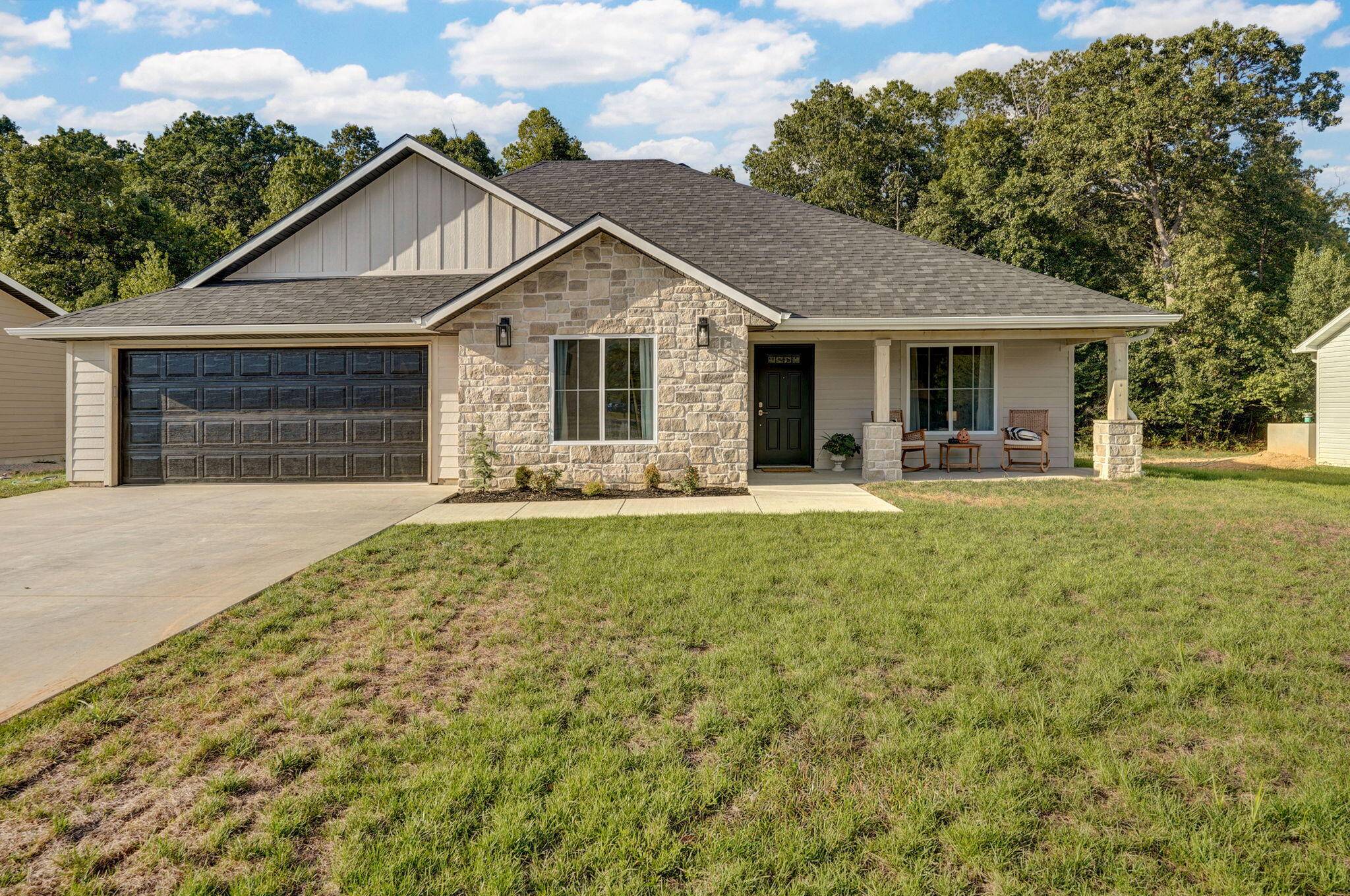 2405 Deatherage AVE, West Plains, MO 65775