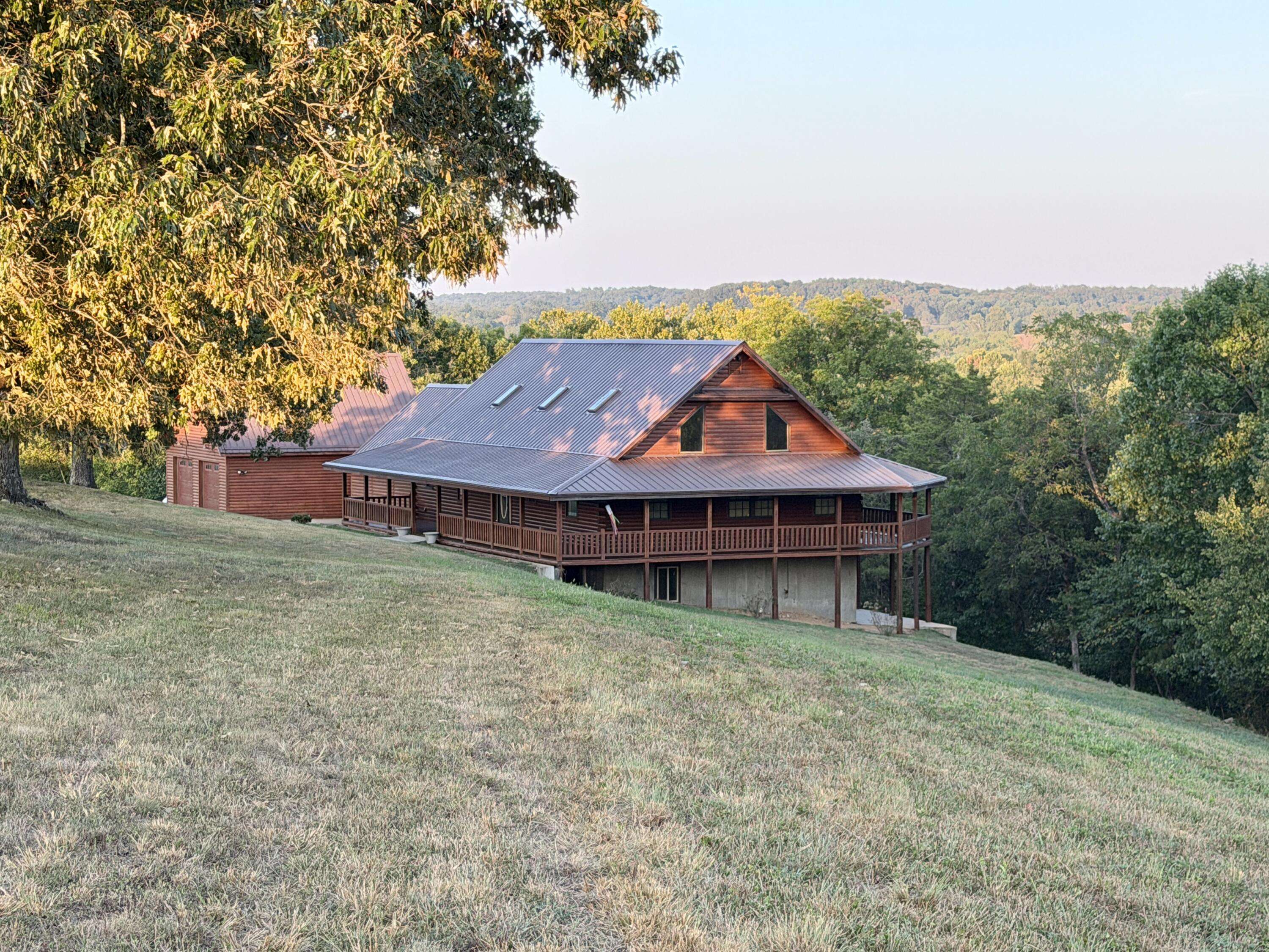 300 Round Up Lane, Bakersfield, MO 65609