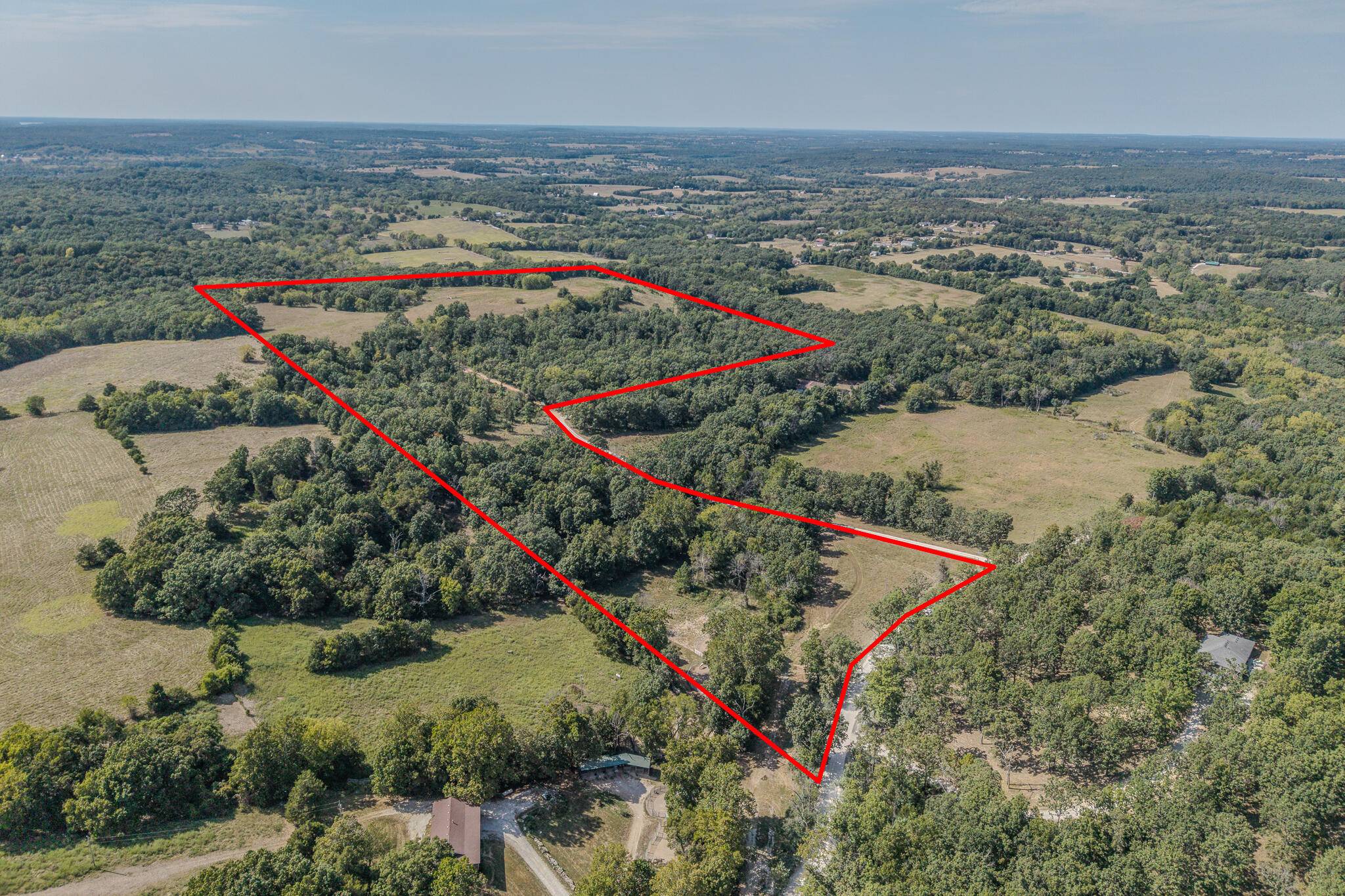 000 White Clover RD, Strafford, MO 65757