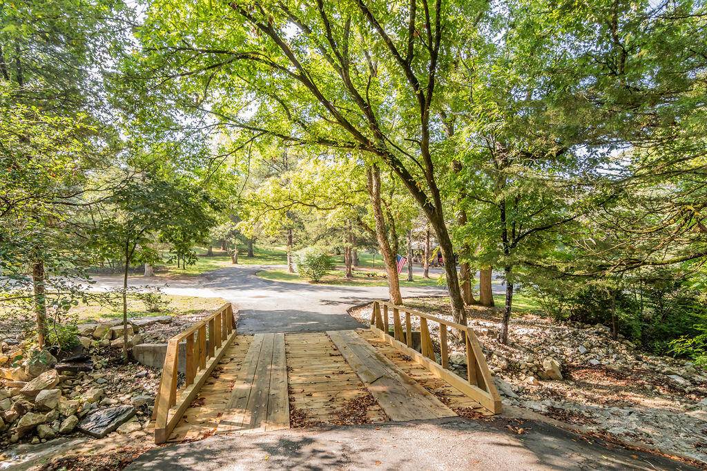 161 Brewster RD, Hollister, MO 65672