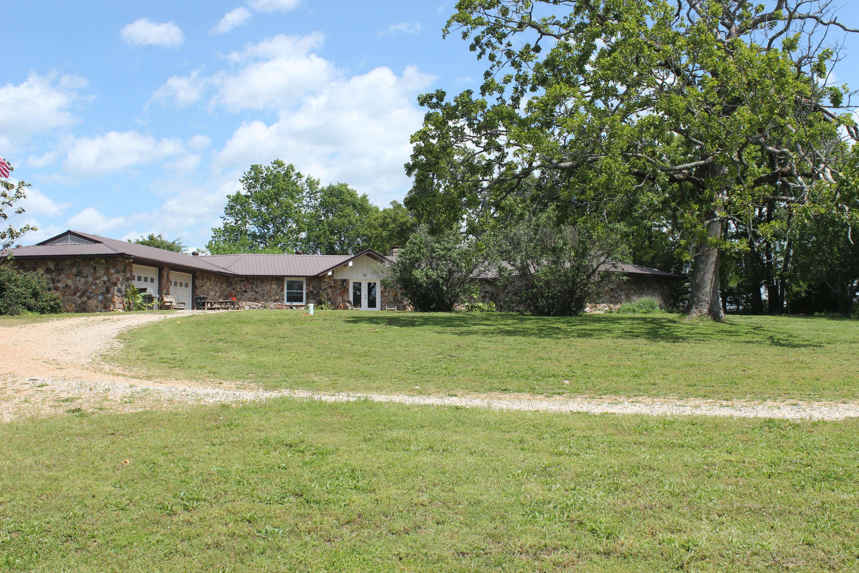 2231 W Highway, Thayer, MO 65791