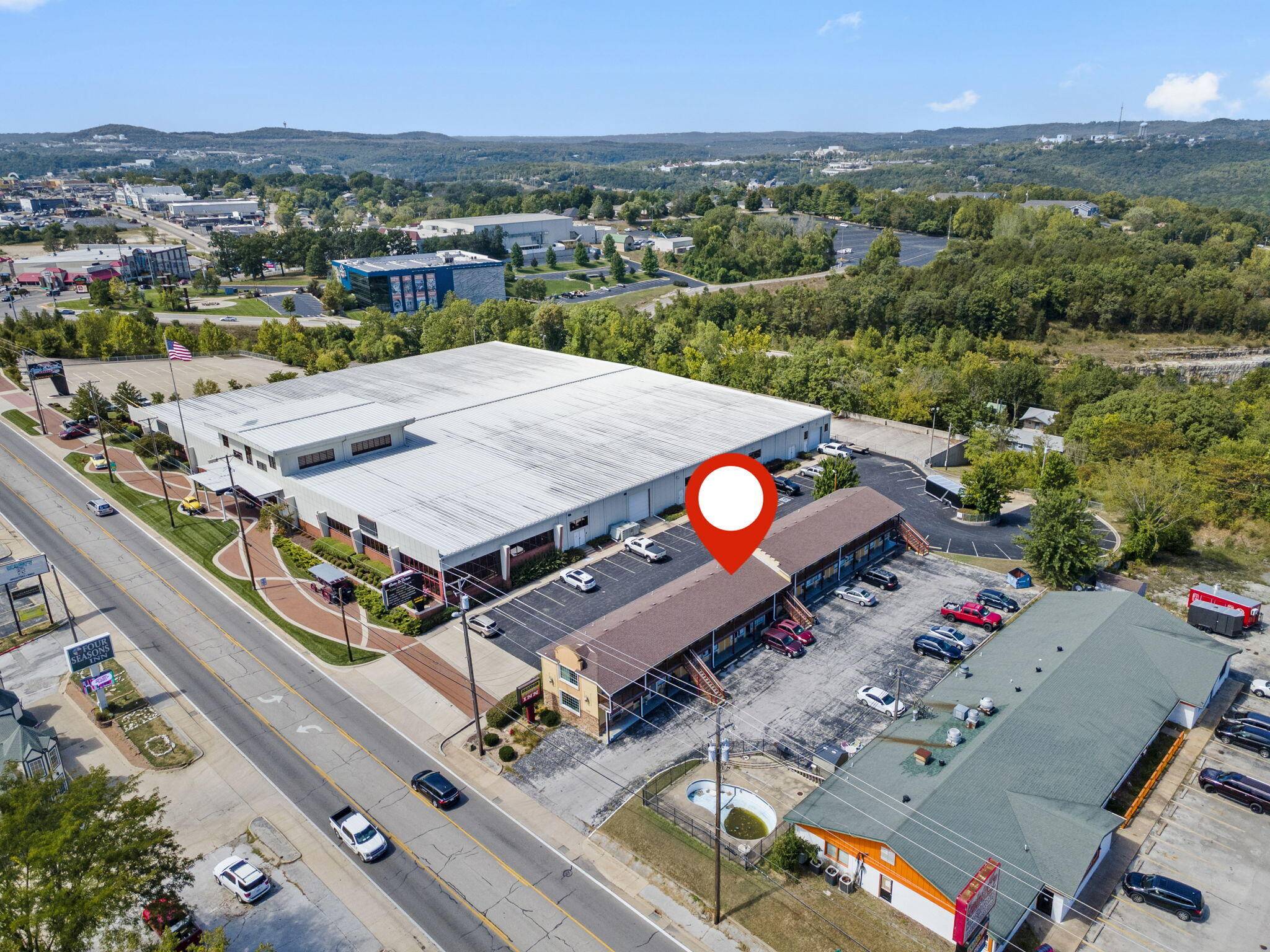 1325 W 76 Country BLVD, Branson, MO 65616