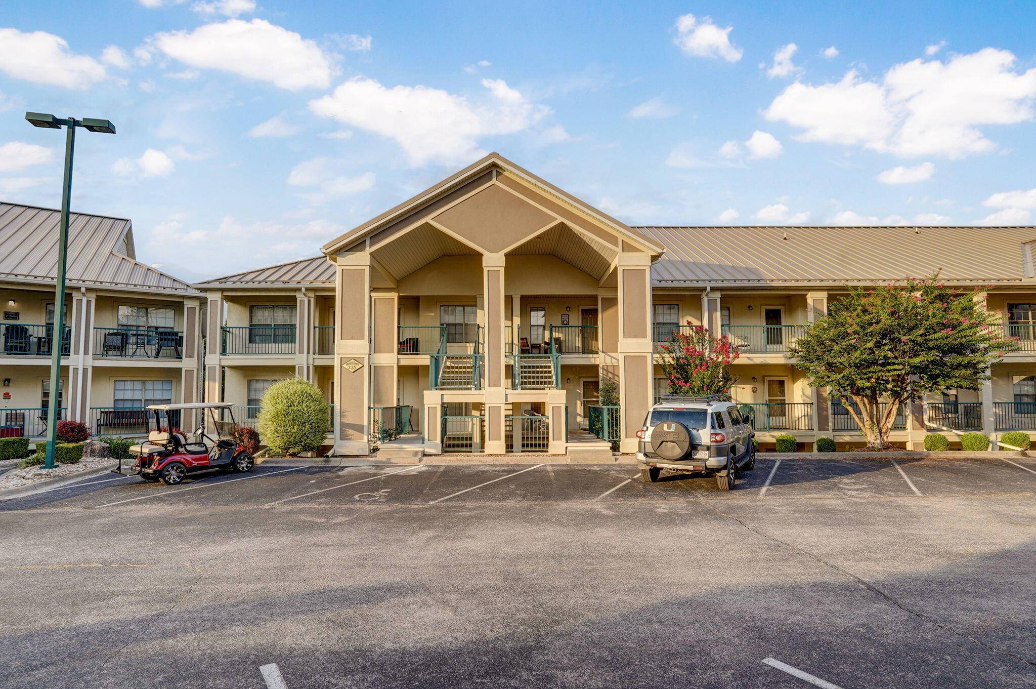 225 Lower Emerald Bay CIR #13, Hollister, MO 65672