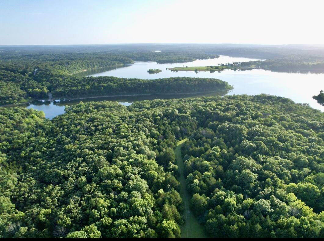 000 Eagles Nest Road, Pittsburg, MO 65724