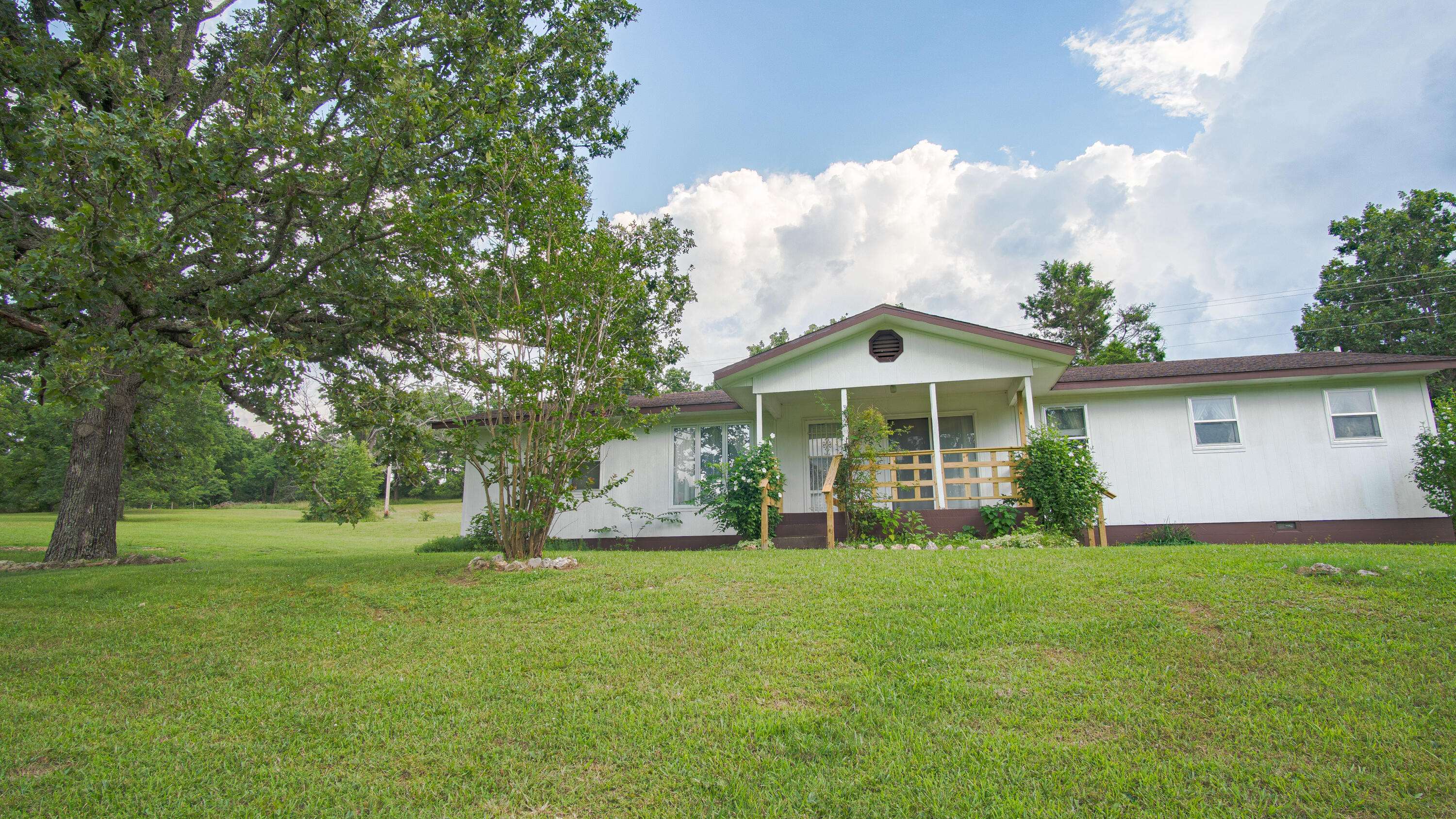 9052 Private Dr 3053, Ava, MO 65608