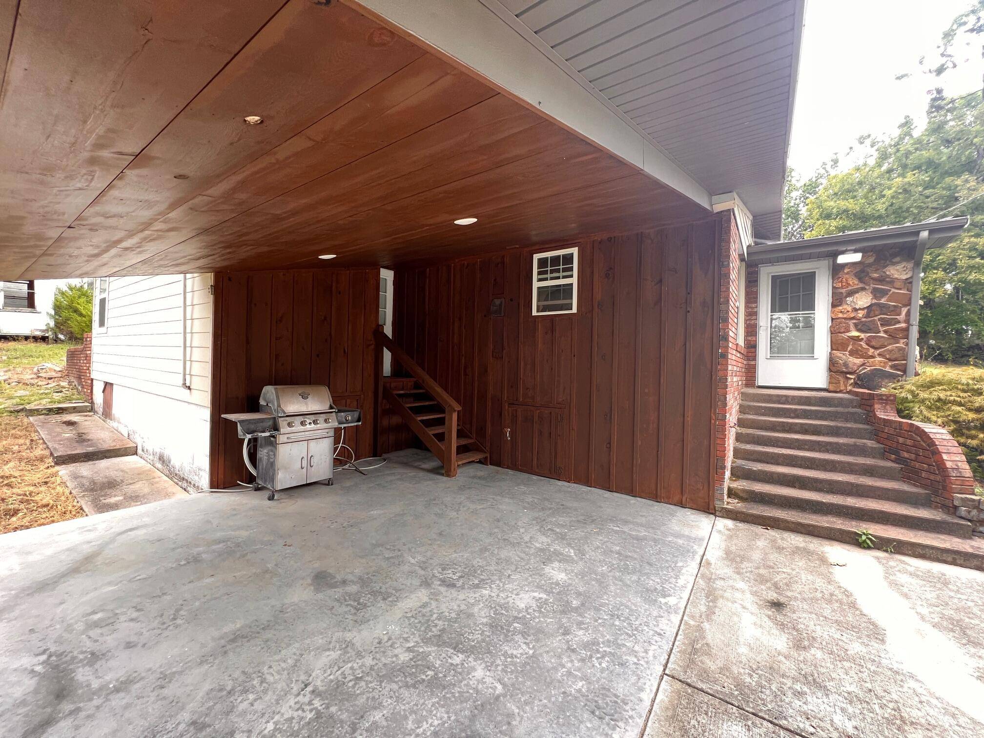 21865 Lake Road M-12, Cassville, MO 65625