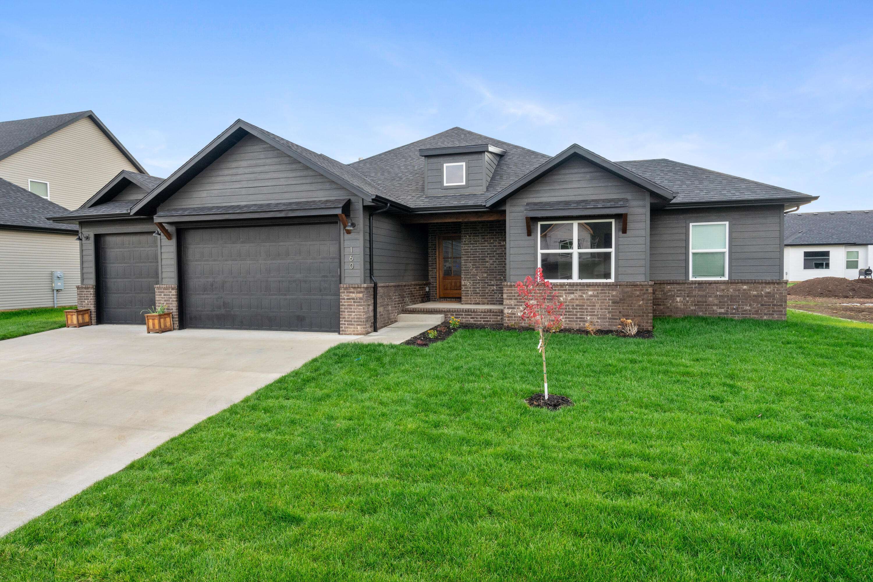 196 E Clayton LN, Republic, MO 65738