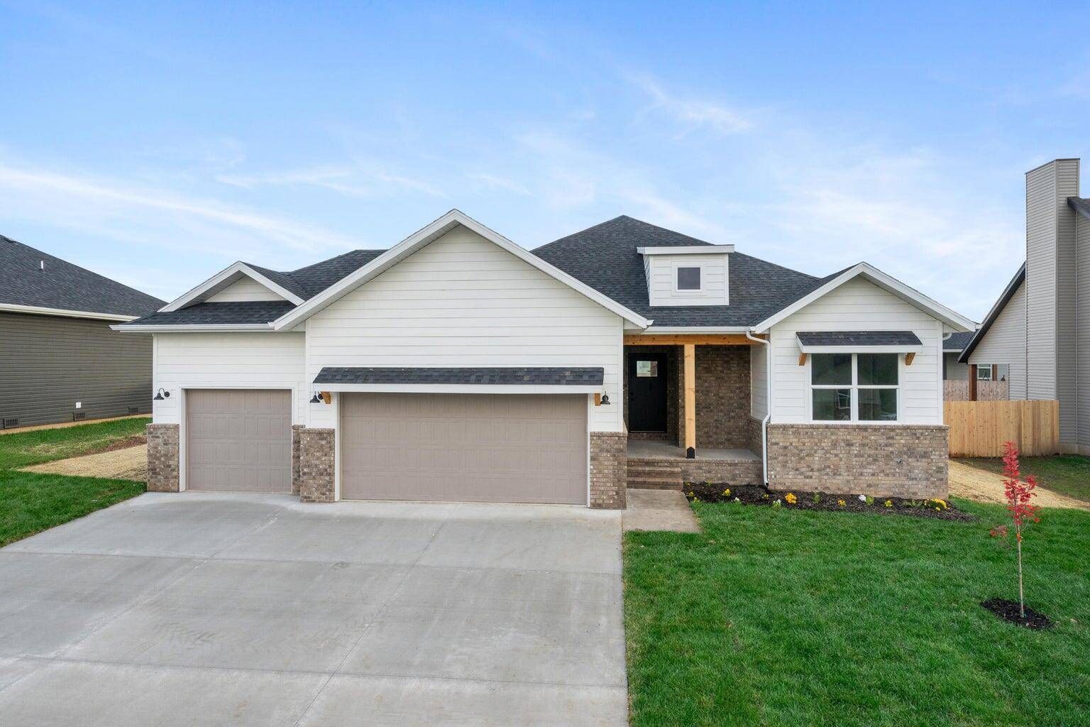 184 E Clayton LN, Republic, MO 65738