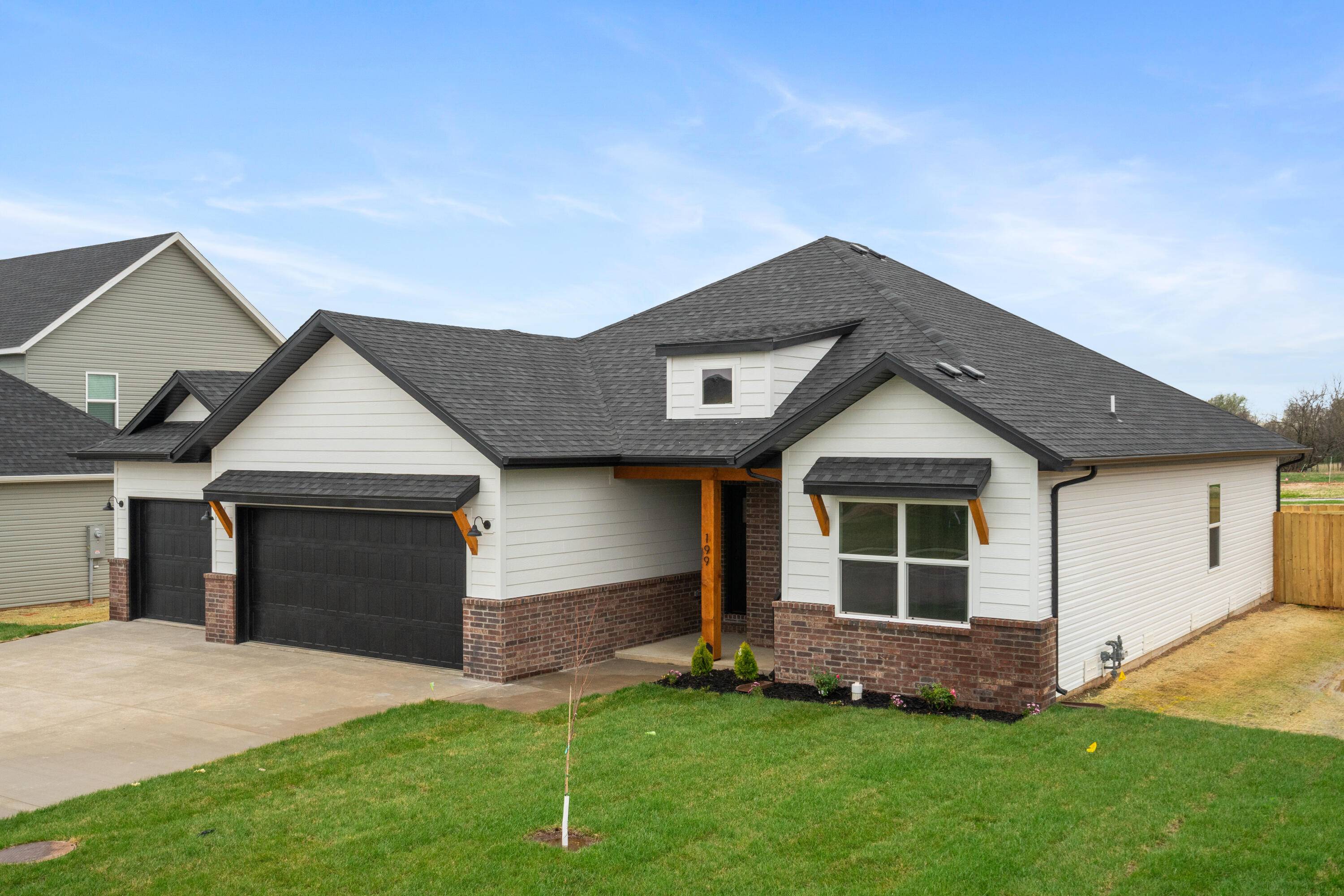 188 E Kelce LN, Republic, MO 65738