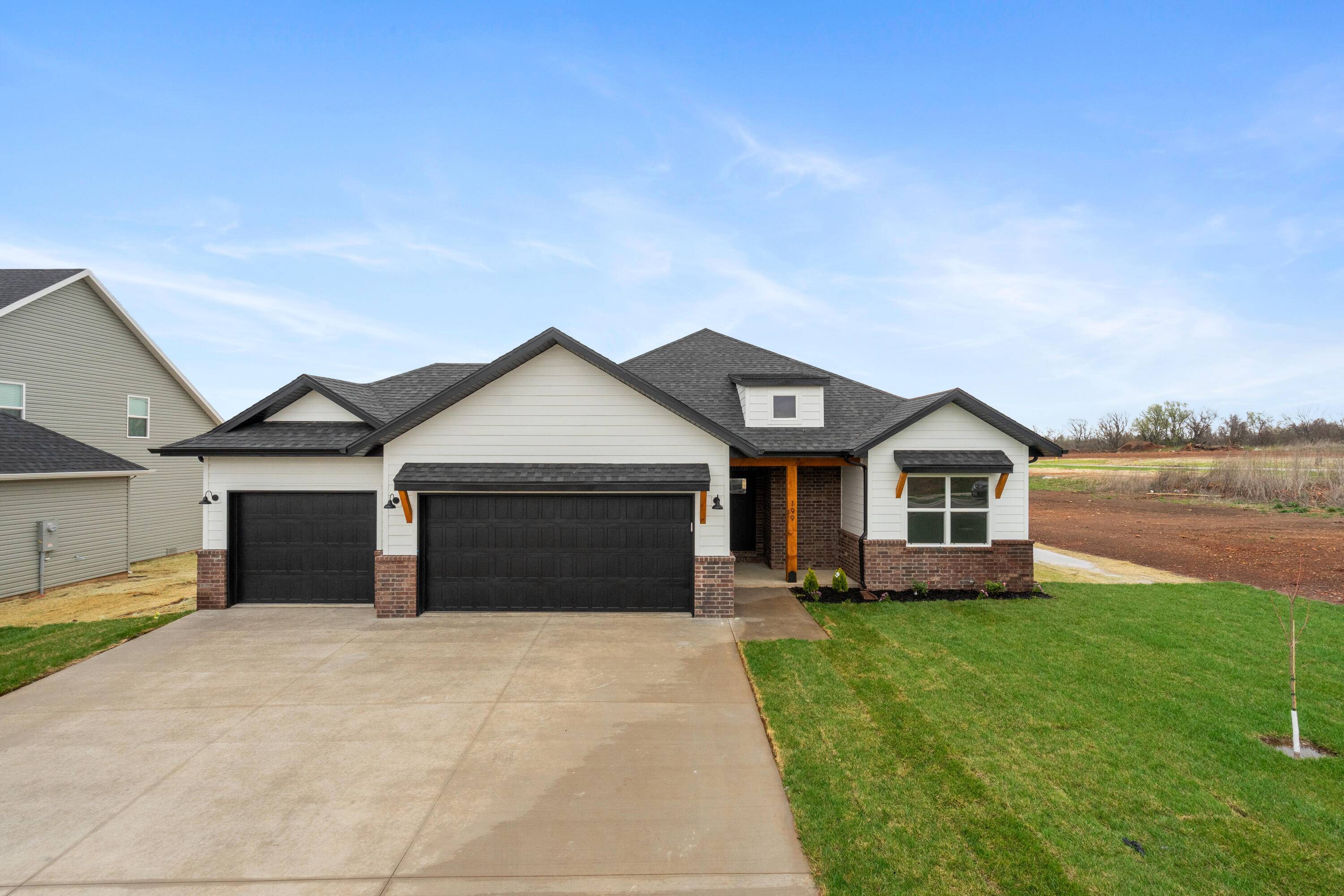 188 E Kelce LN, Republic, MO 65738