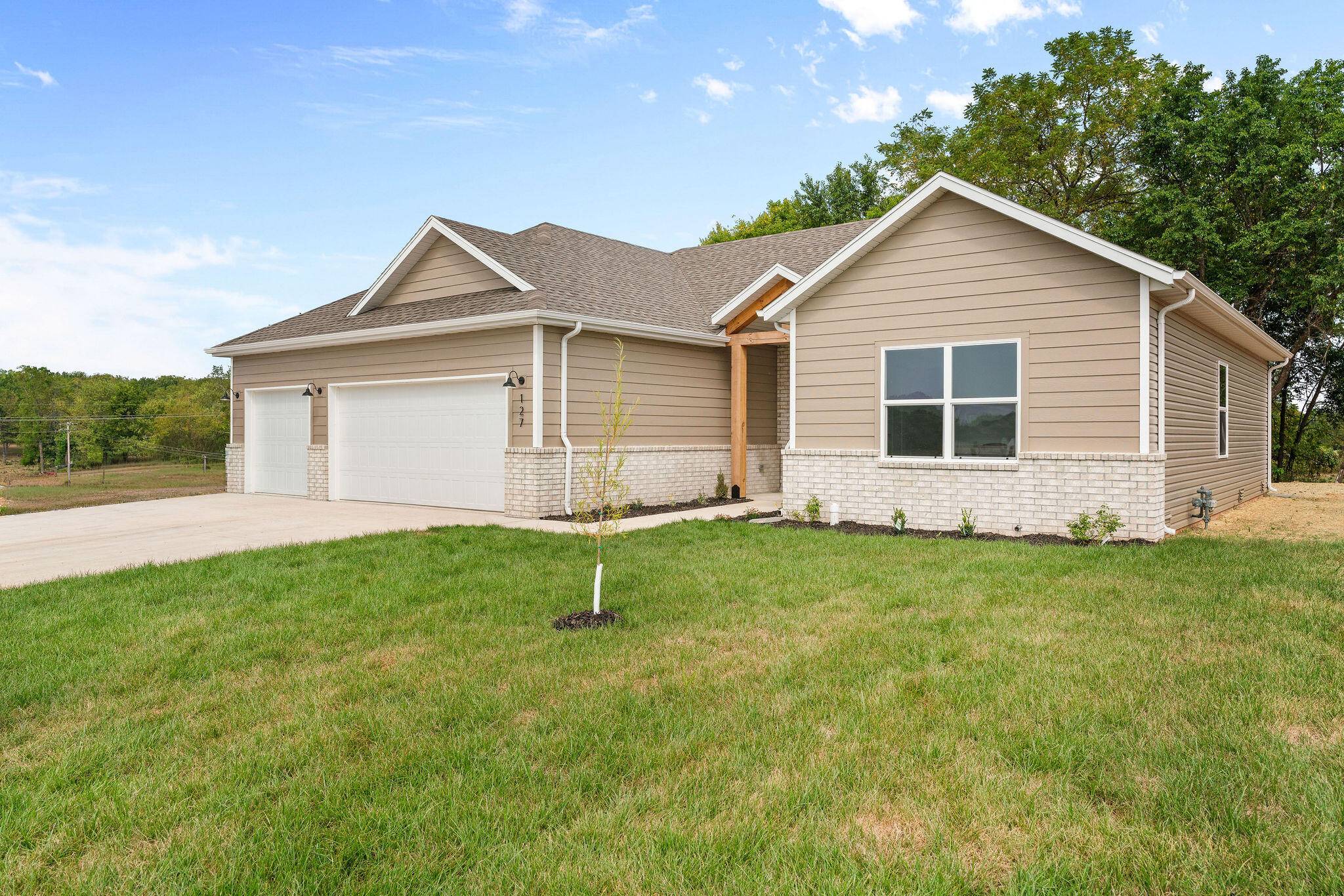 162 E Kelce LN, Republic, MO 65738