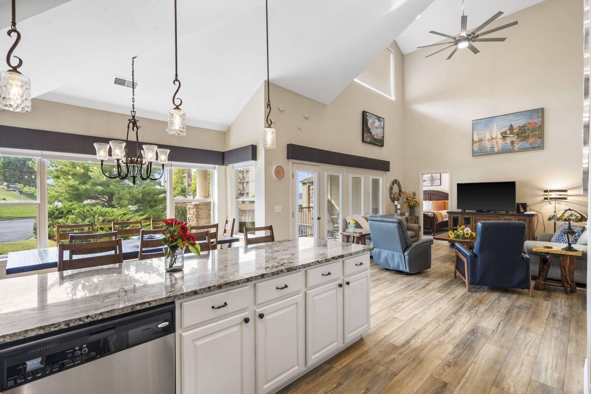 720 Emerald Pointe DR #3, Hollister, MO 65672