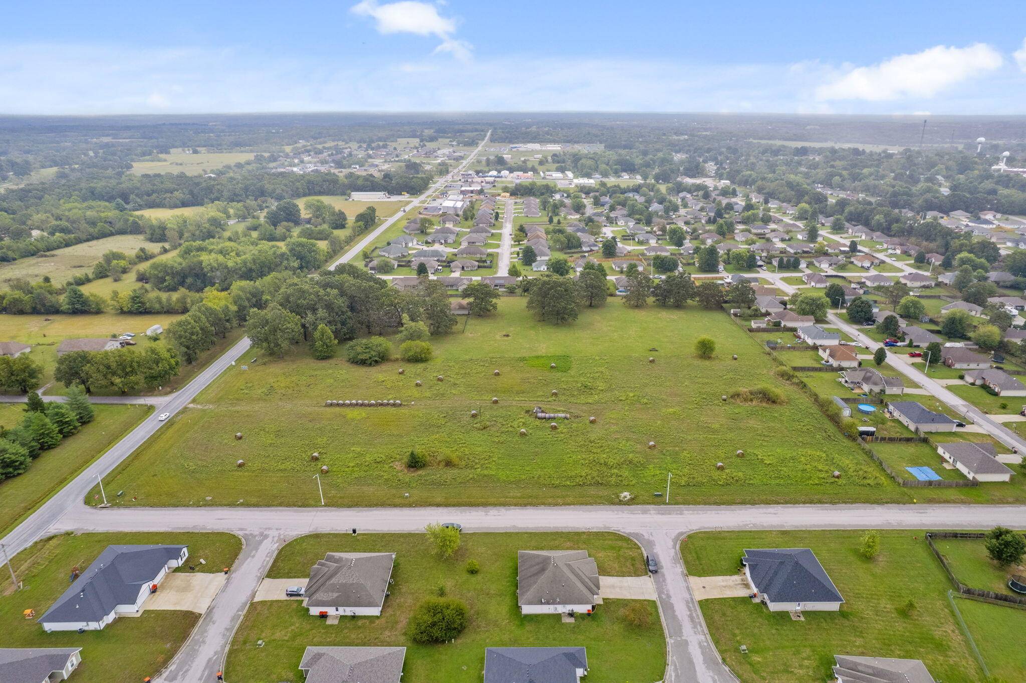 7830 Snow Drop AVE, Clever, MO 65631
