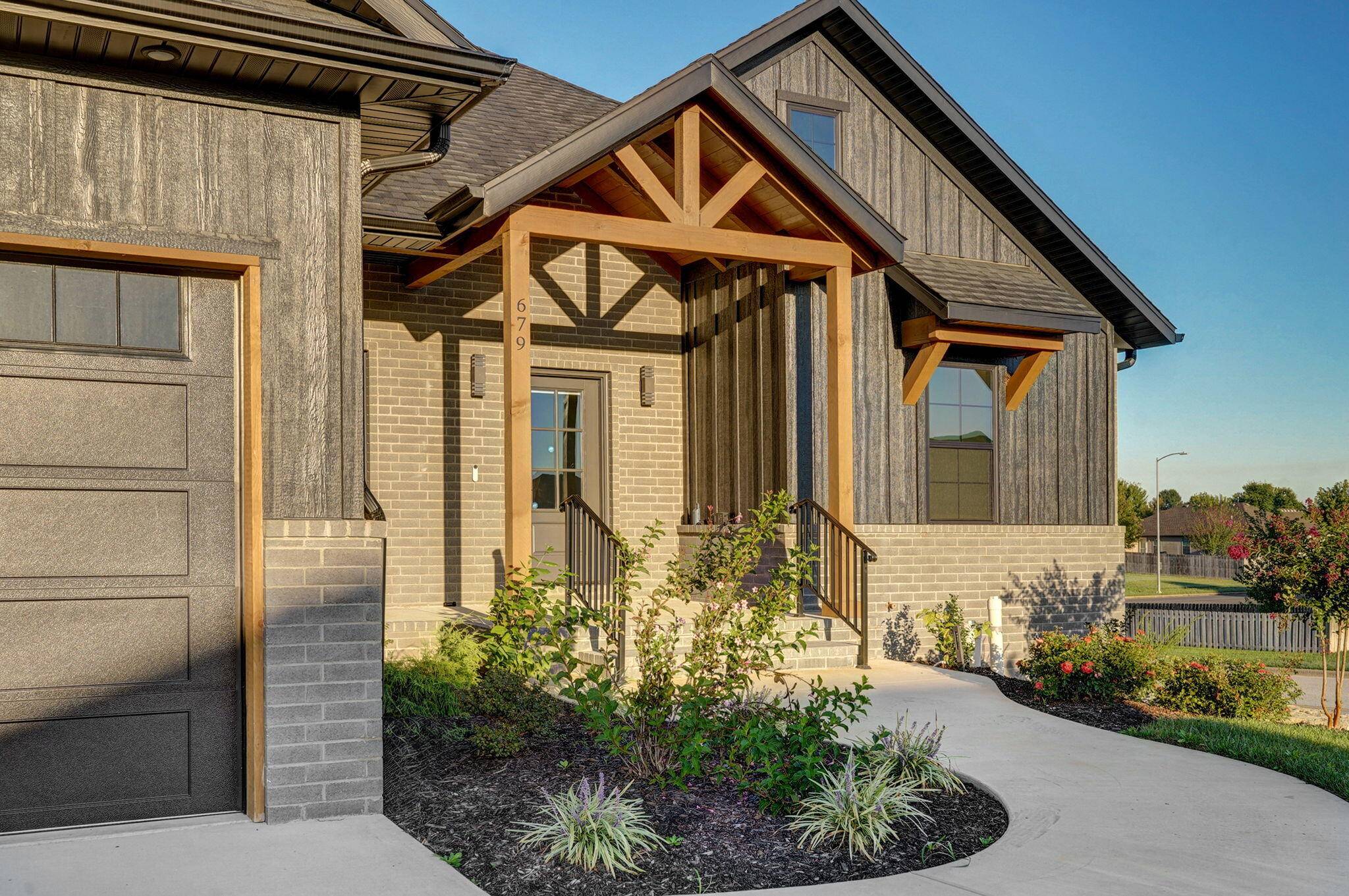 679 N Fox Hill CIR, Nixa, MO 65714
