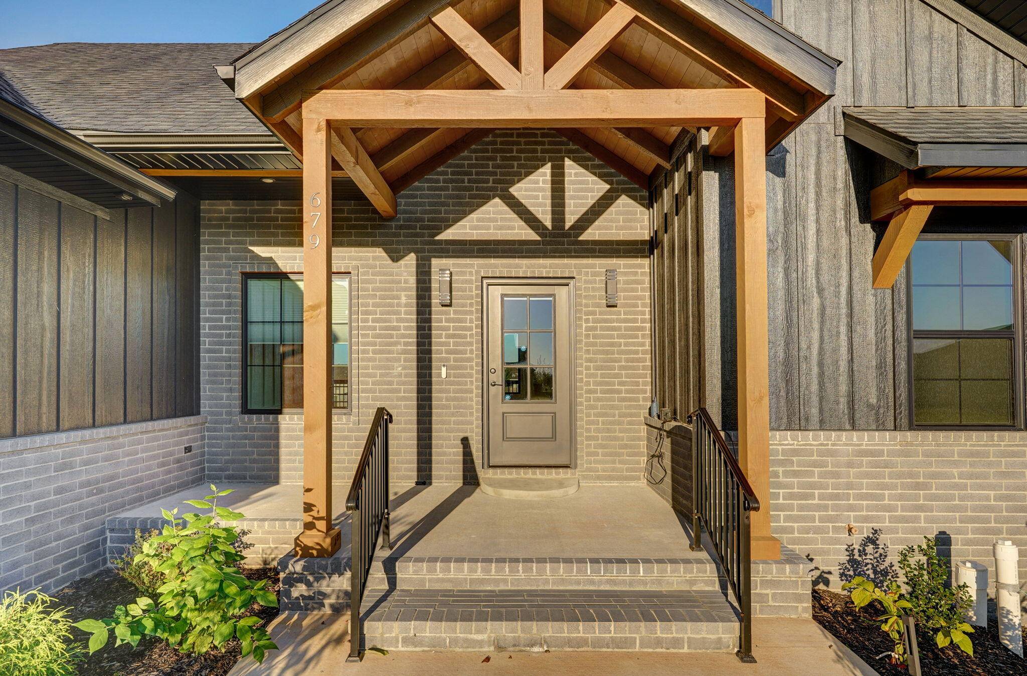679 N Fox Hill CIR, Nixa, MO 65714
