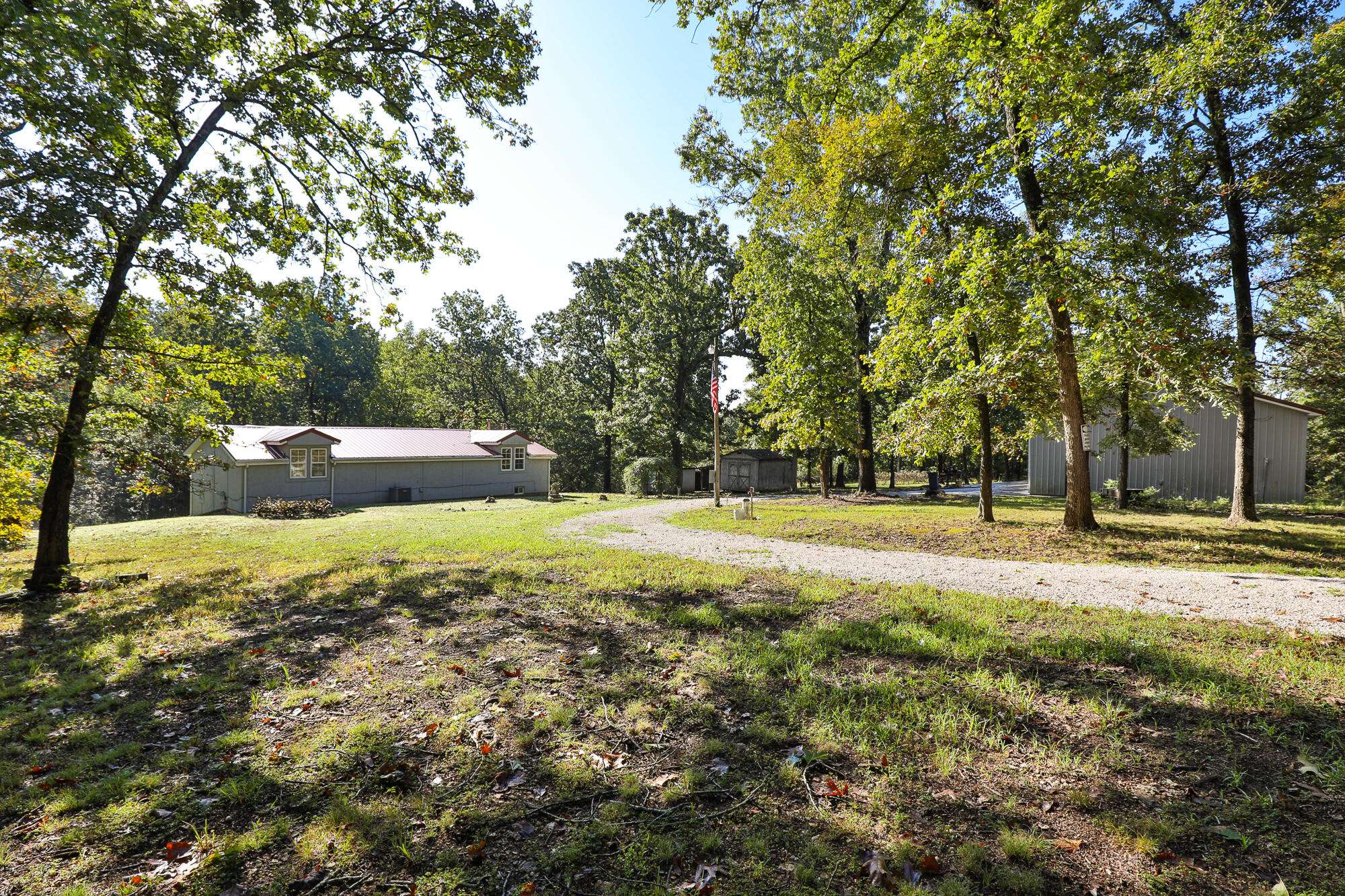 8 Dallion Ford LN, Buffalo, MO 65622
