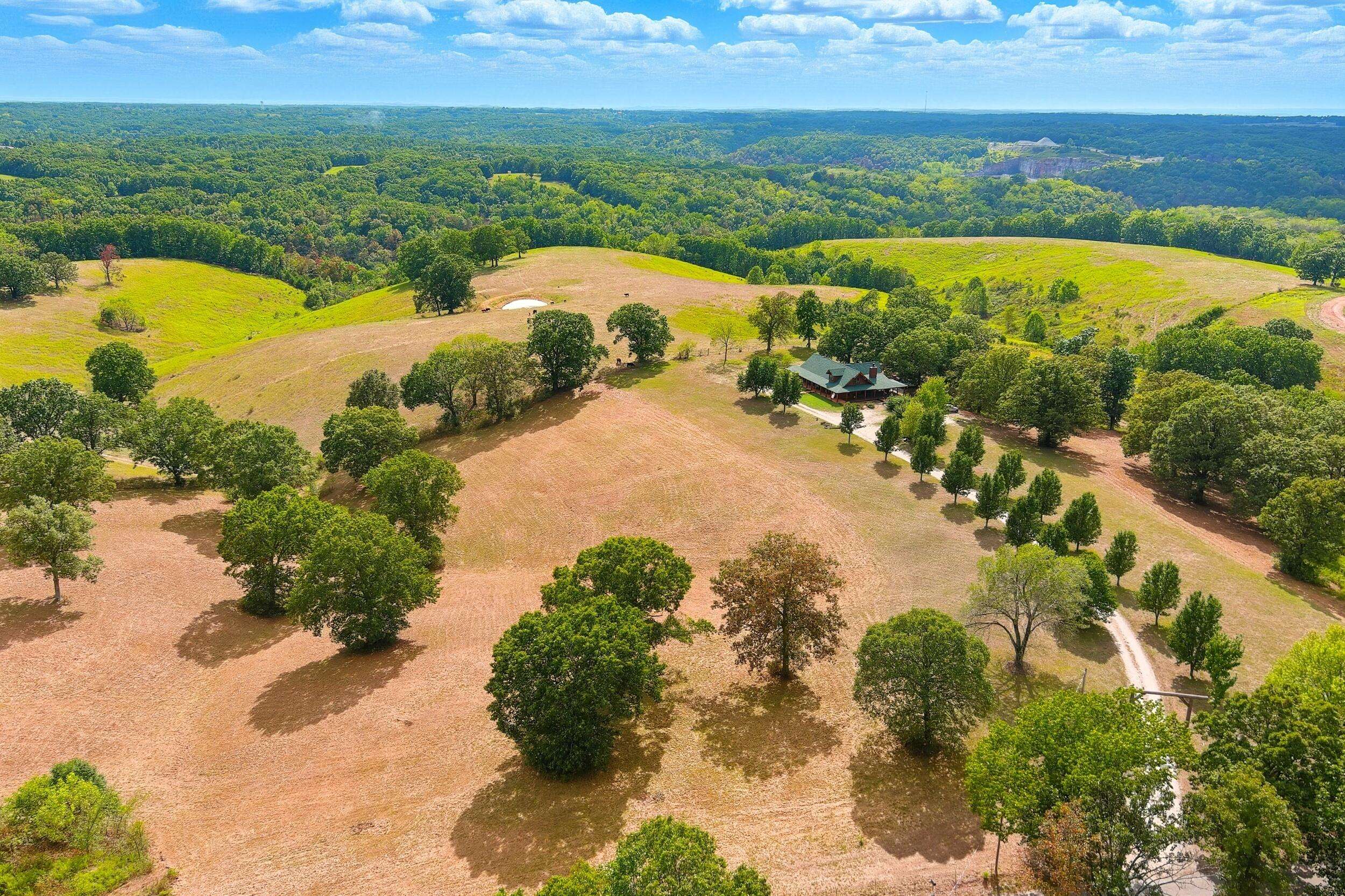 2024 Dogwood Tree Road, Reeds Spring, MO 65737