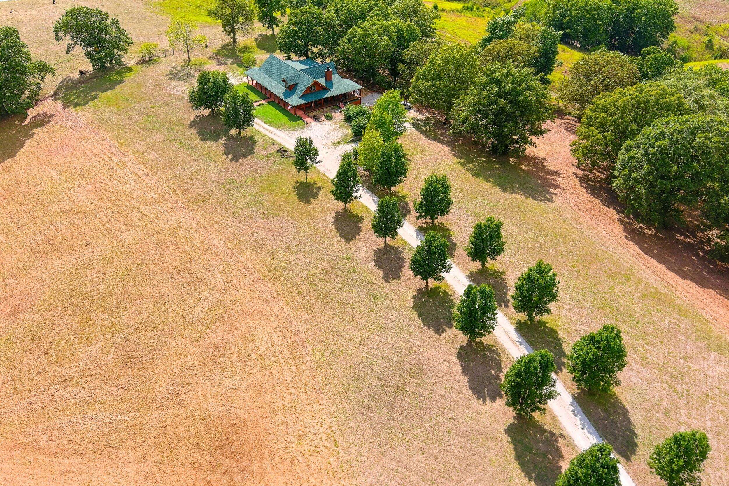 2024 Dogwood Tree Road, Reeds Spring, MO 65737