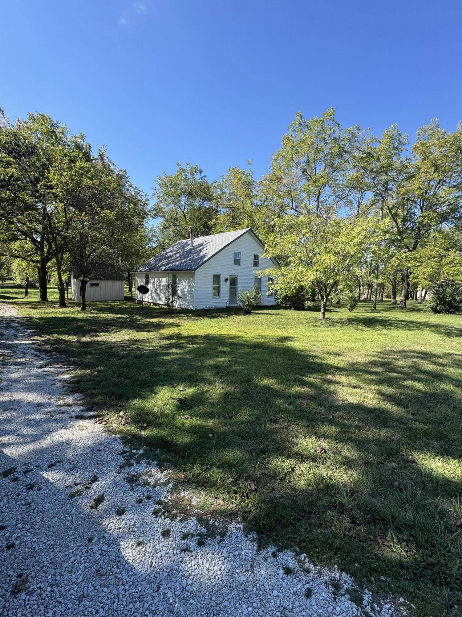 238 S Clompton ST, Dadeville, MO 65635