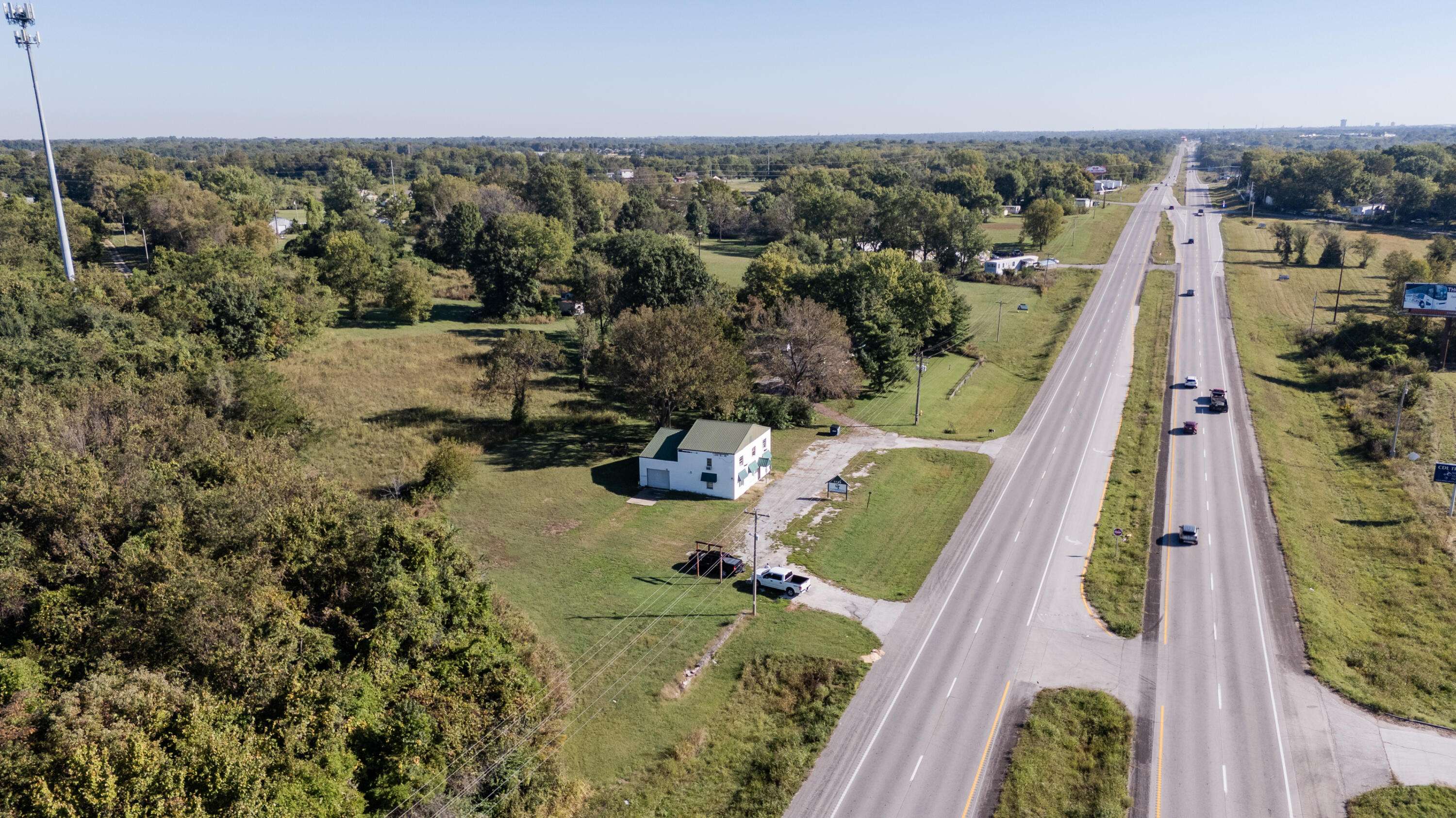 5189 W Sunshine ST, Brookline, MO 65619