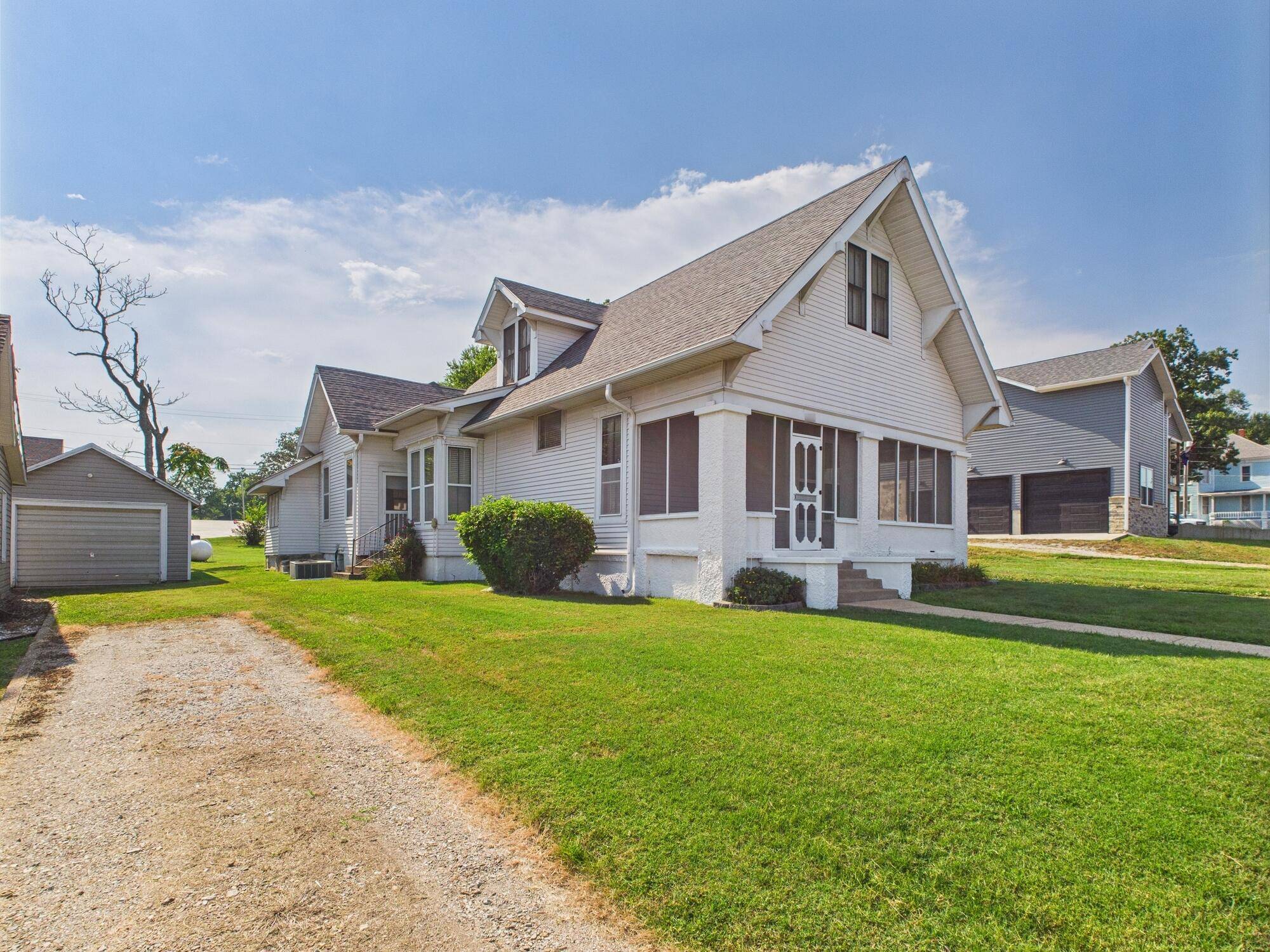 611 Cedar AVE, Cabool, MO 65689