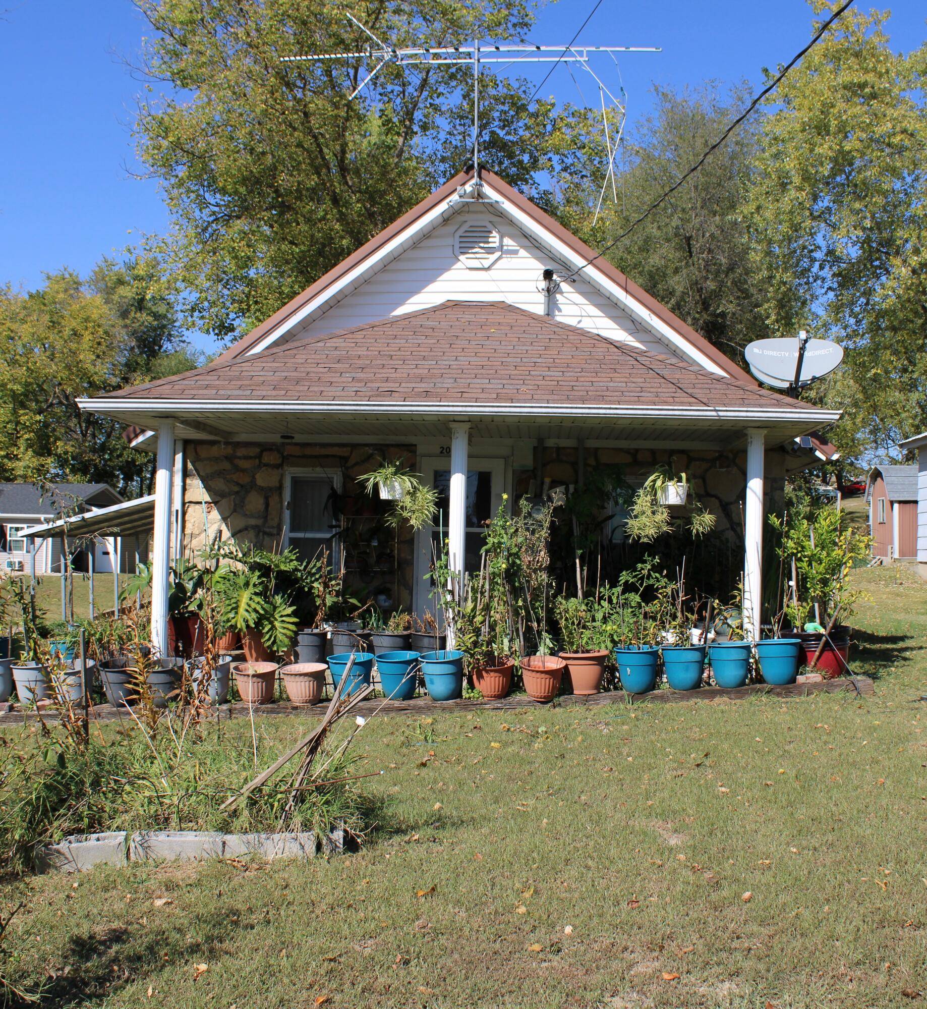 208 E Ava AVE, Ava, MO 65608
