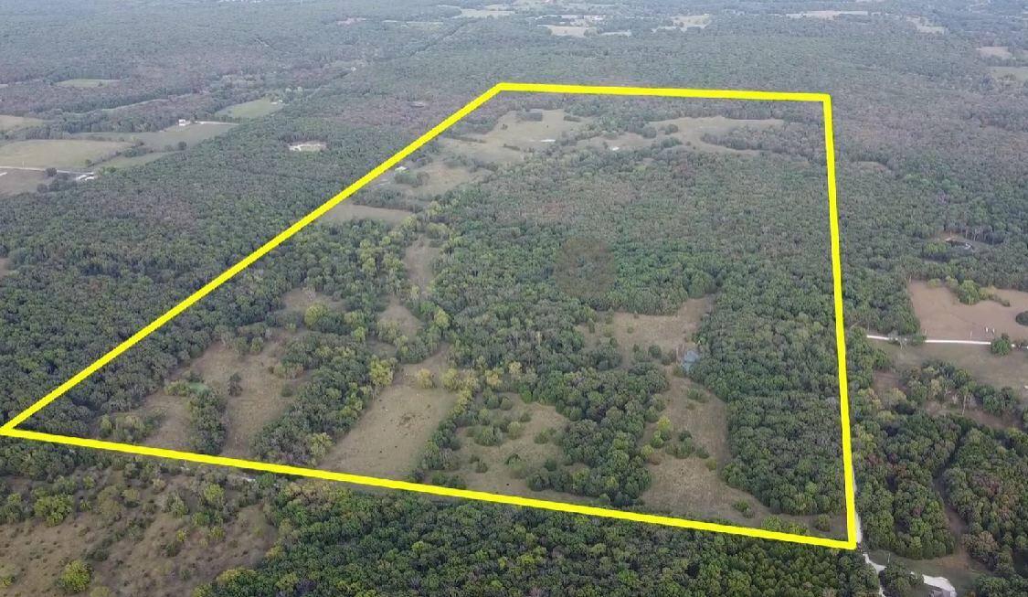 476 E 380th RD, Dunnegan, MO 65640