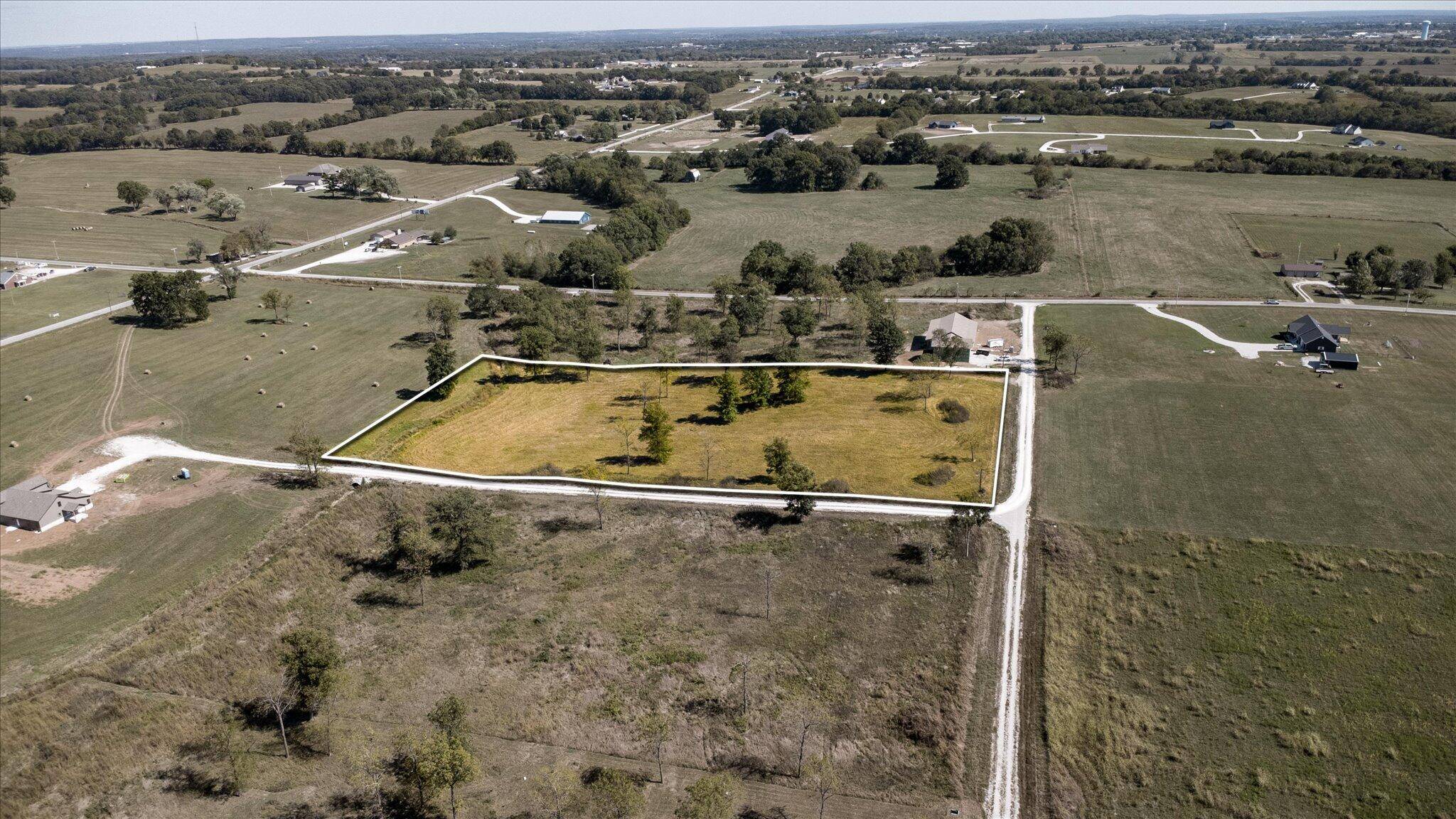 007 S 82nd RD, Bolivar, MO 65613